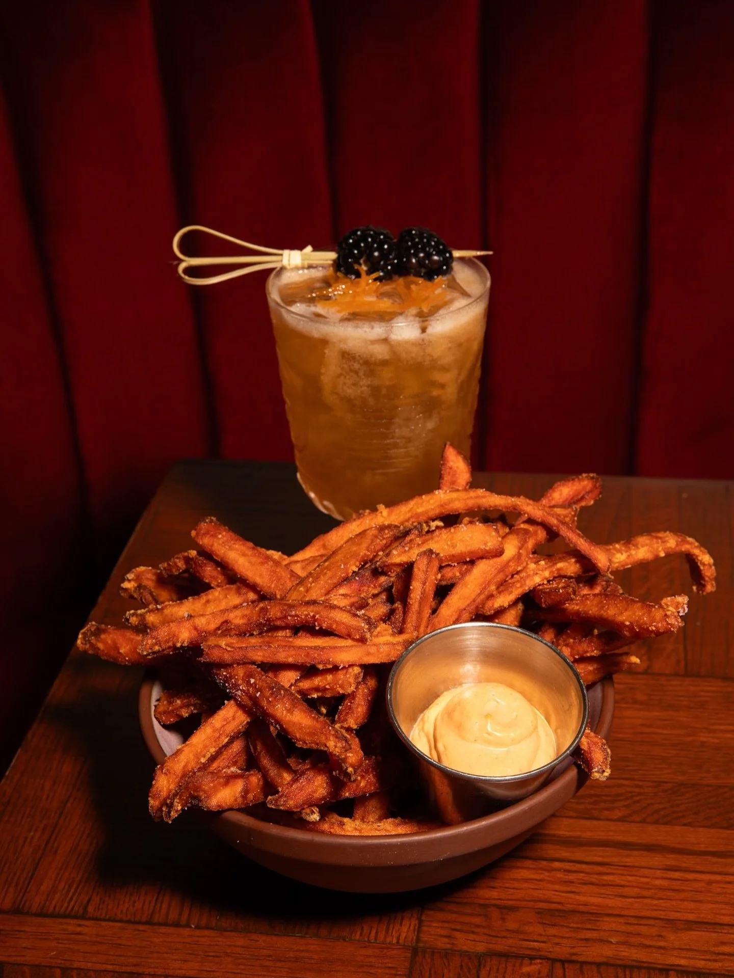 Happy hour specials! Snacks for $5 and cocktails for $10 every single day from 4pm-6pm 🍹🍟 (and $2 off draft beer)