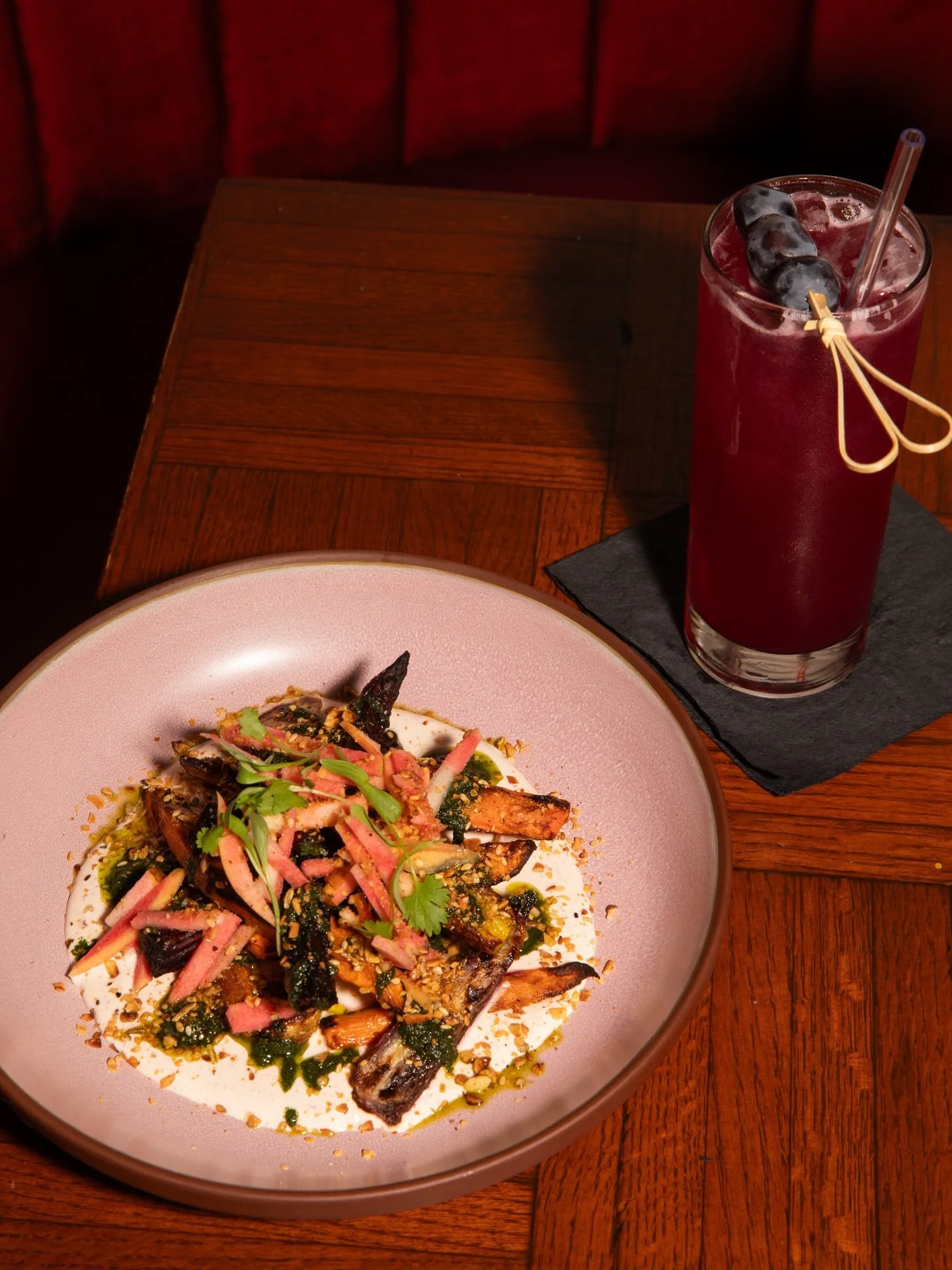 Season changes are so bittersweet 🥲 the Carrots and Lebneh will be sorely missed, but sunny days and blooming flowers are ahead of us. Get the carrots while it&rsquo;s still here, changing soon. 🥕🌞💐 
&bull;
&bull;
&bull;
Roasted carrots, shaved a