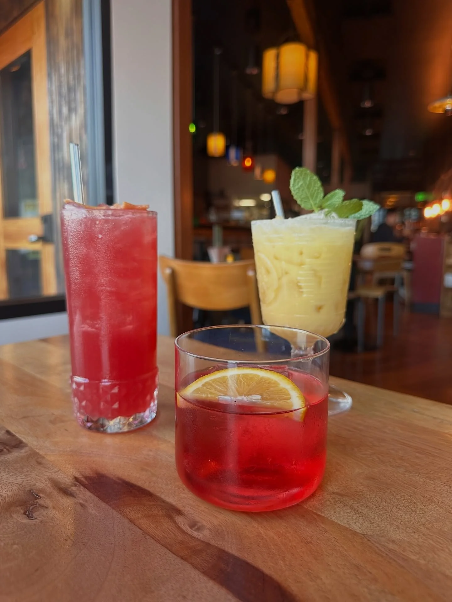 Happy hour line up: winter punch, tangerine smash and pomegranate Paloma. Fresh seasonal and delicious. All $10 from 4-6pm. 🍊🍓🍋