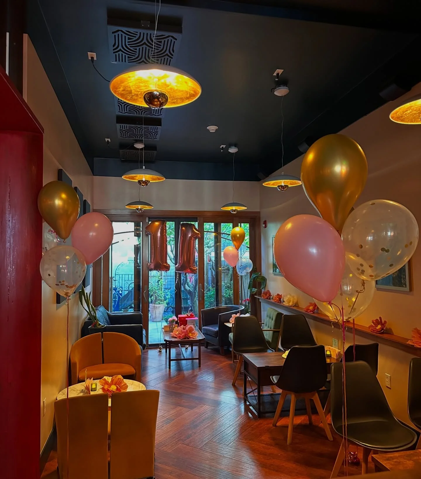 We hosted the cutest little party over here for an 11 year old who requested a private room at a restaurant for her birthday🥹🌸