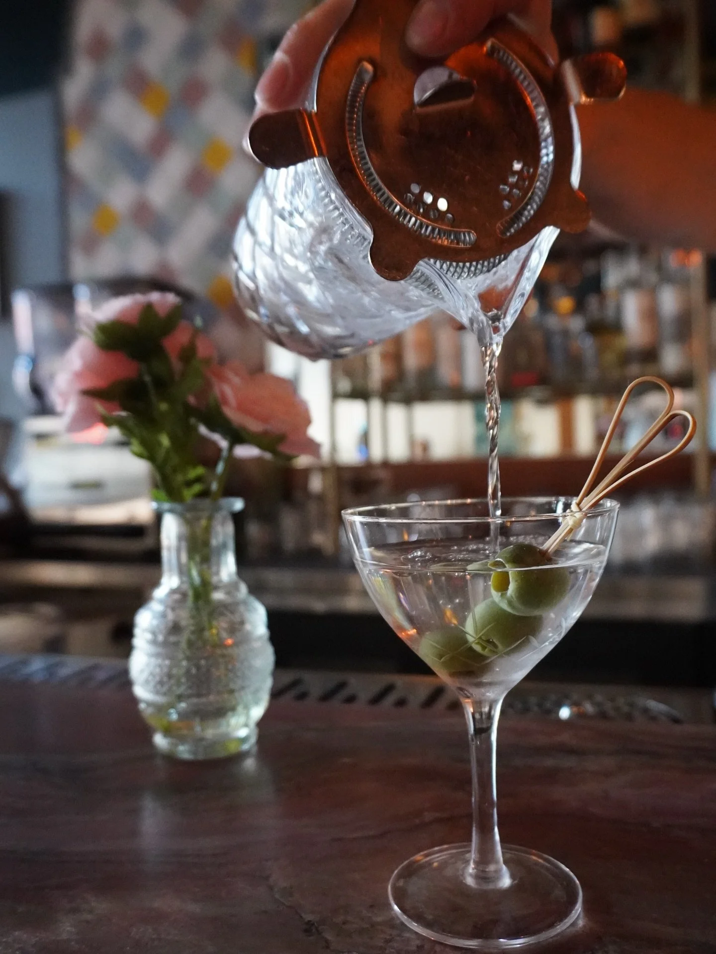 How do you want it? #martini #dirtymartini #makeitdirty #coktailbar #eastbay