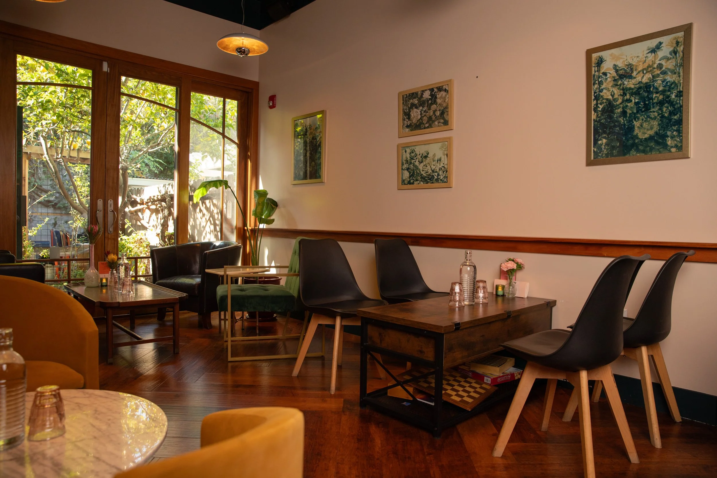 semi private dining room/ lounge
