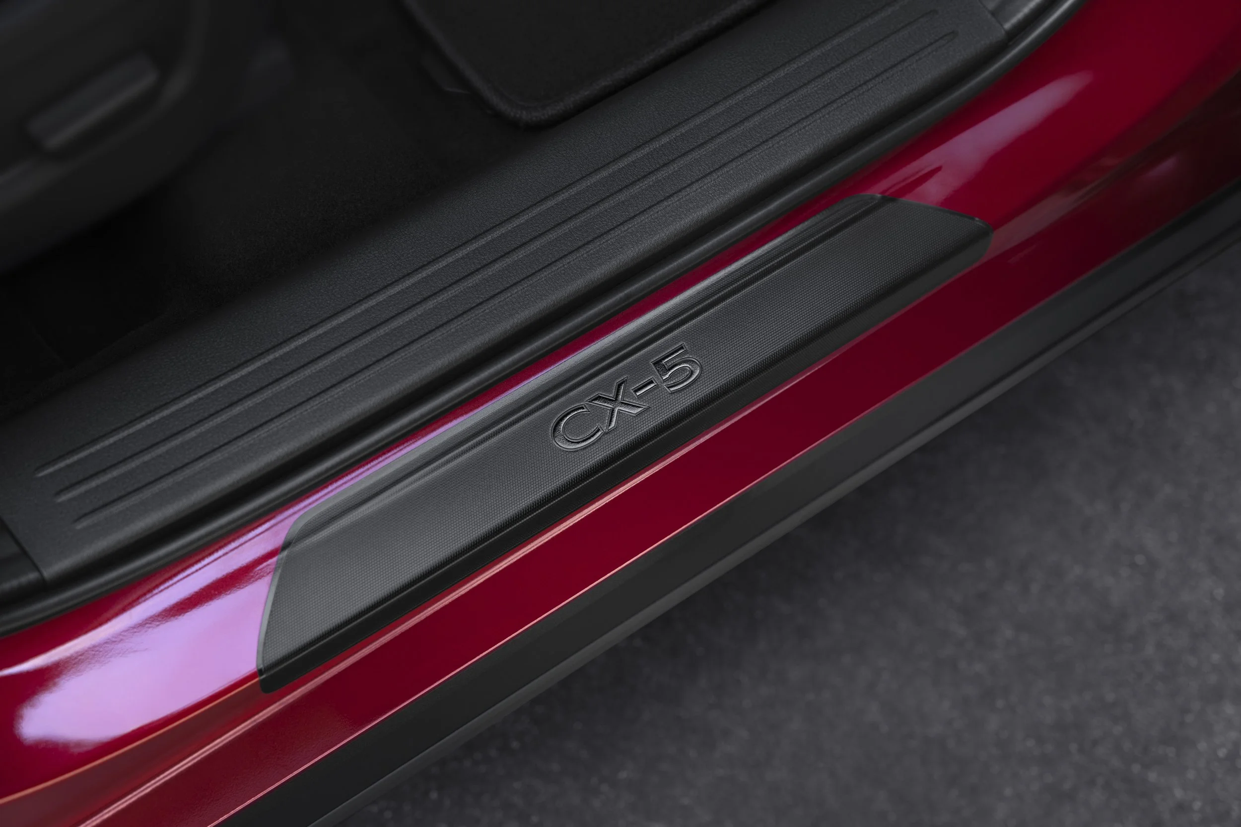 MY26_CX5_ACCESS_Door sillprotector_2312_r4.jpg