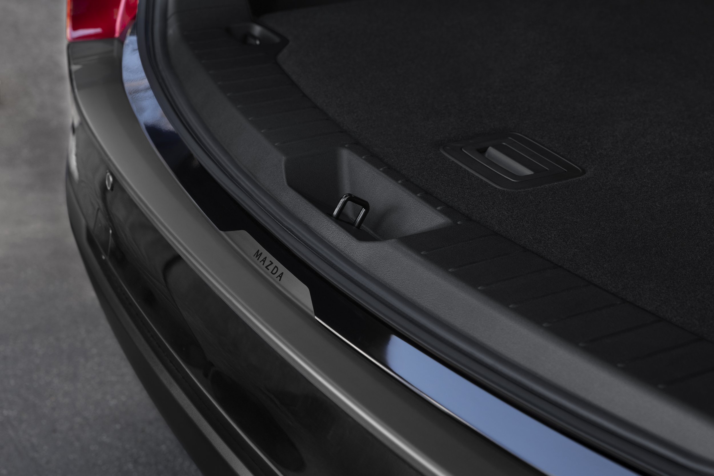 MY26_CX5_ACCESS_REAR BUMPER SILL PLATE_1916_r3.jpg