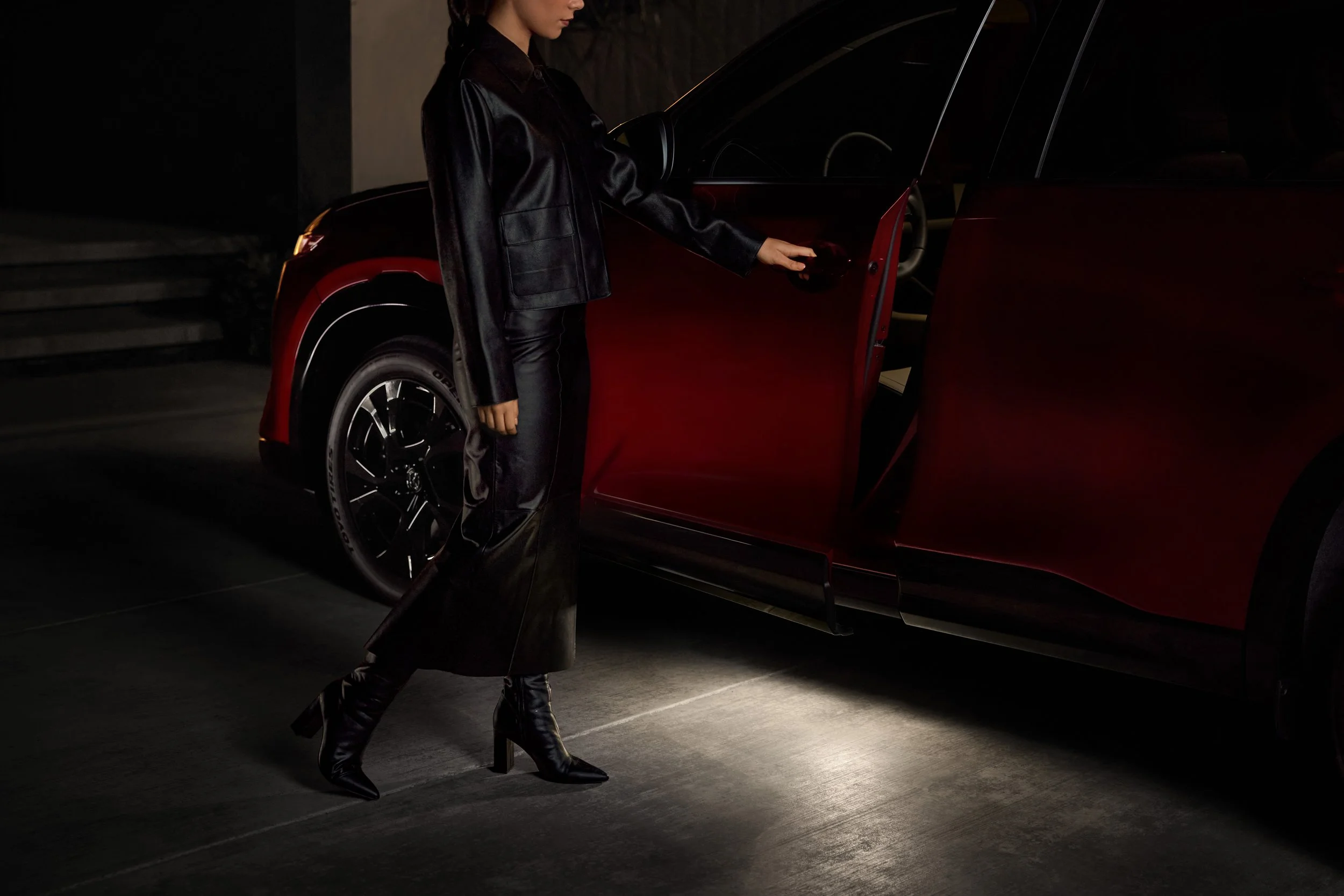 MY26_CX5_ACCESS_underbelly welcome light_1641_r6.jpg