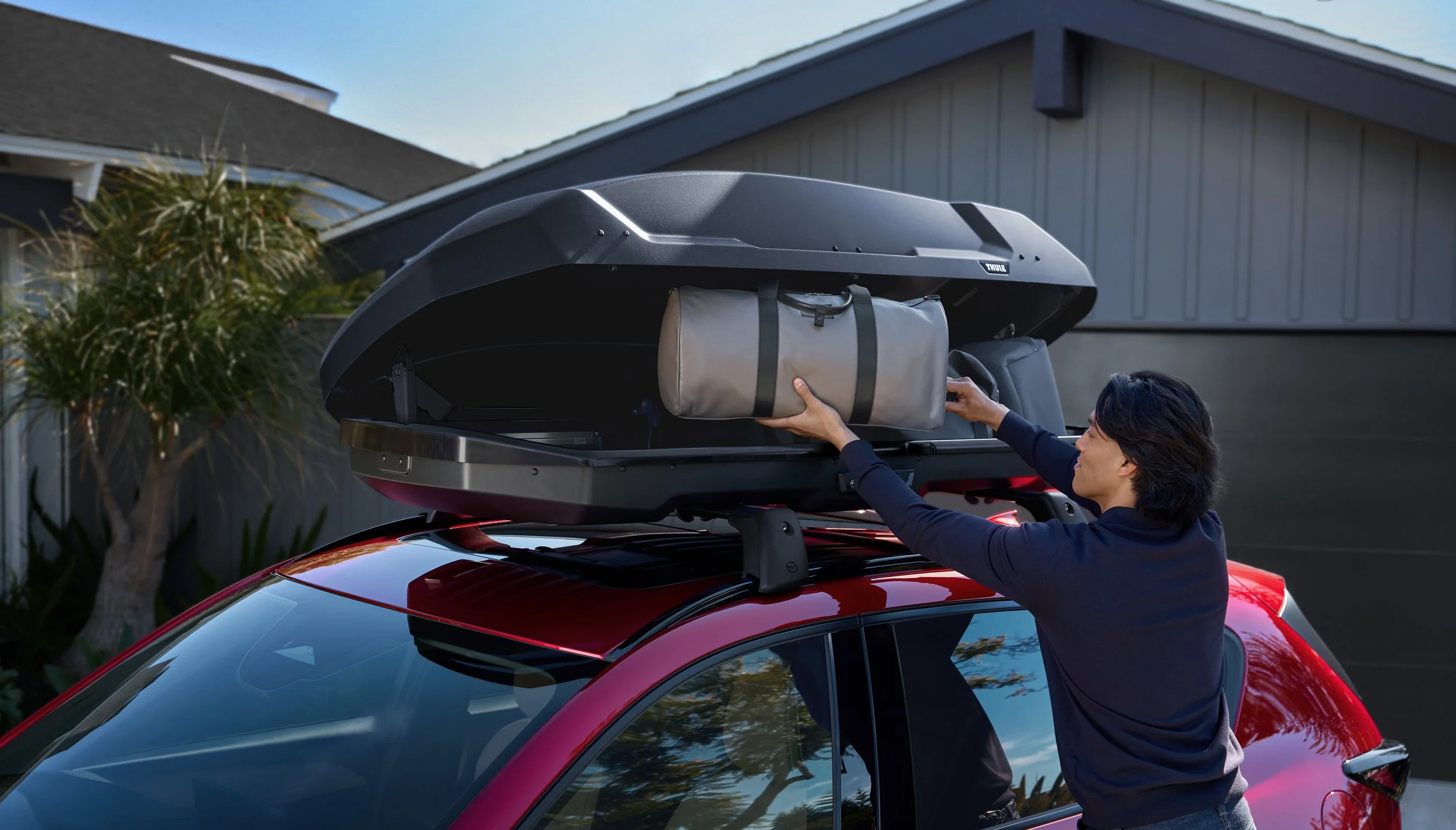 MY26_CX5_ACCESS_cross bars and cargo box_0292_r7.jpg