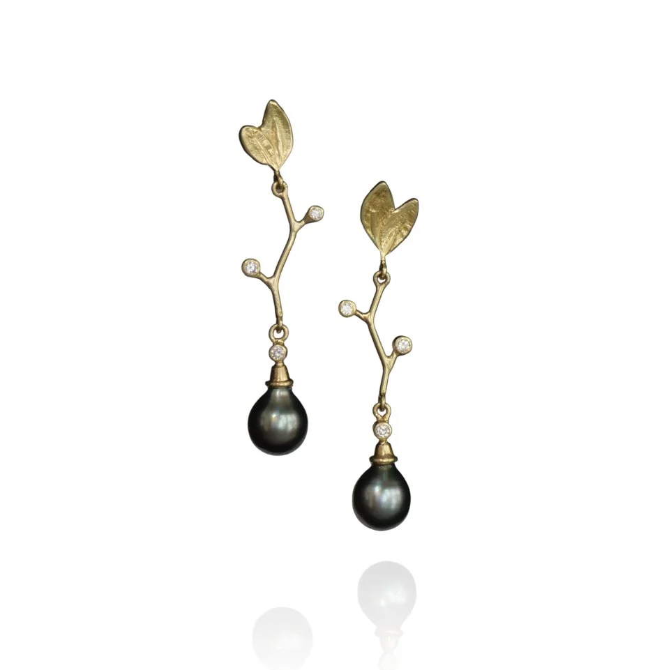 2025_Leaf_BlackPearl_Diamond_18kGold_Earrings_SQUARE_WHITE.jpg