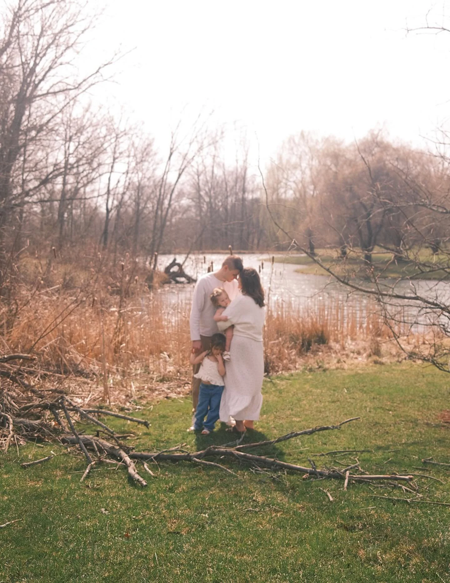 The sweet sweet Gilbert family 🫶 so excited for all the spring sessions 💛💐