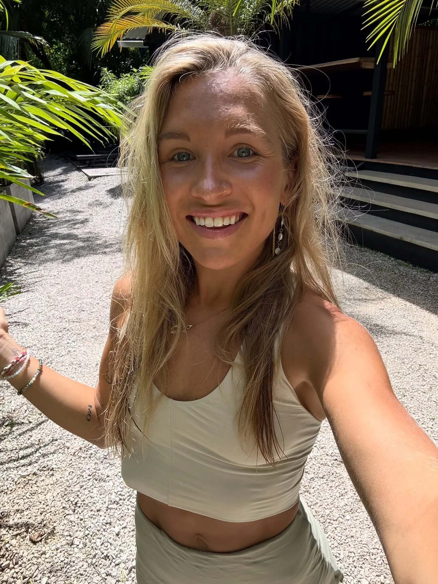 i look this photo the morning after my 4th aya ceremony&hellip;

Since then, there is a brightness that I feel blooming from within as I allow spaciousness for the wisdom to unravel&hellip; as I let go, let go, let go&hellip; letting the purging of t