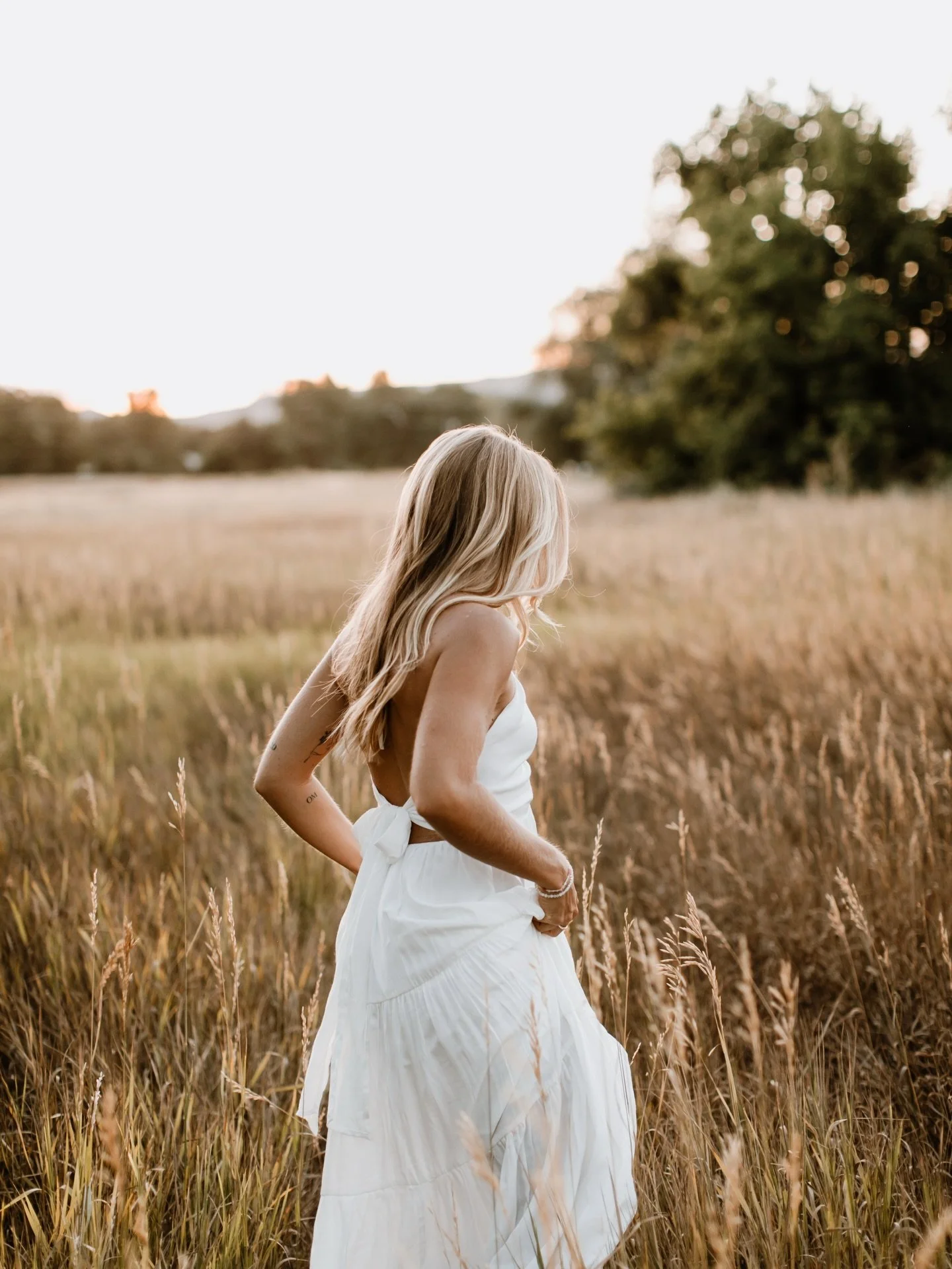 Running from my shadows cost me more than I realized.

It cost me presence.
It cost me real self-love.
It cost me safety in my own body.
It cost me true intimacy.
It cost me inner freedom.

▪️So ask yourself: What shadows might you be avoiding?

🔺Be