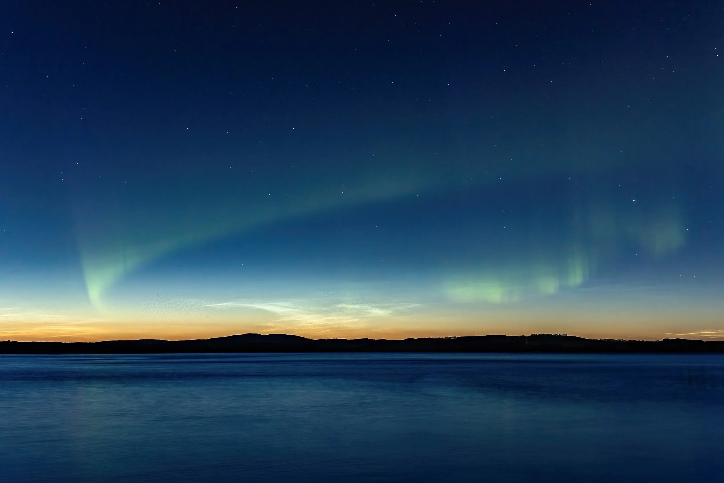 noctilucentclouds-aurora_sylvanlake_carmentherriault.jpg