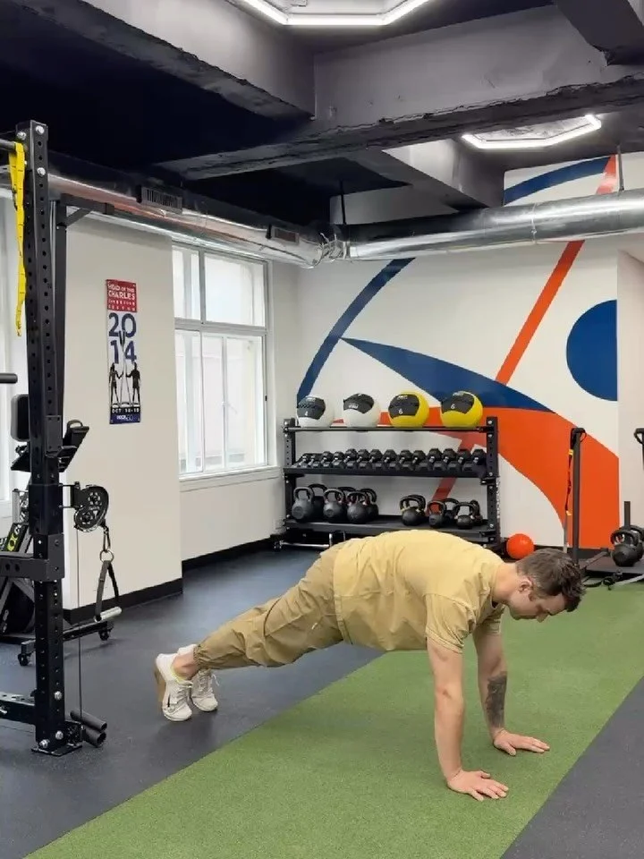 Developing anti-extension control through progressive positions.

From high planks to quadruped alternating lifts and bear crawls, each movement builds the ability to resist spinal extension while improving trunk control during both static and dynami
