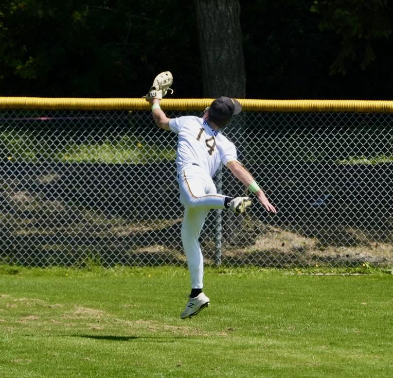 North Delta Pirates and Cowichan Valley Mustangs Split Spirited Doubleheader