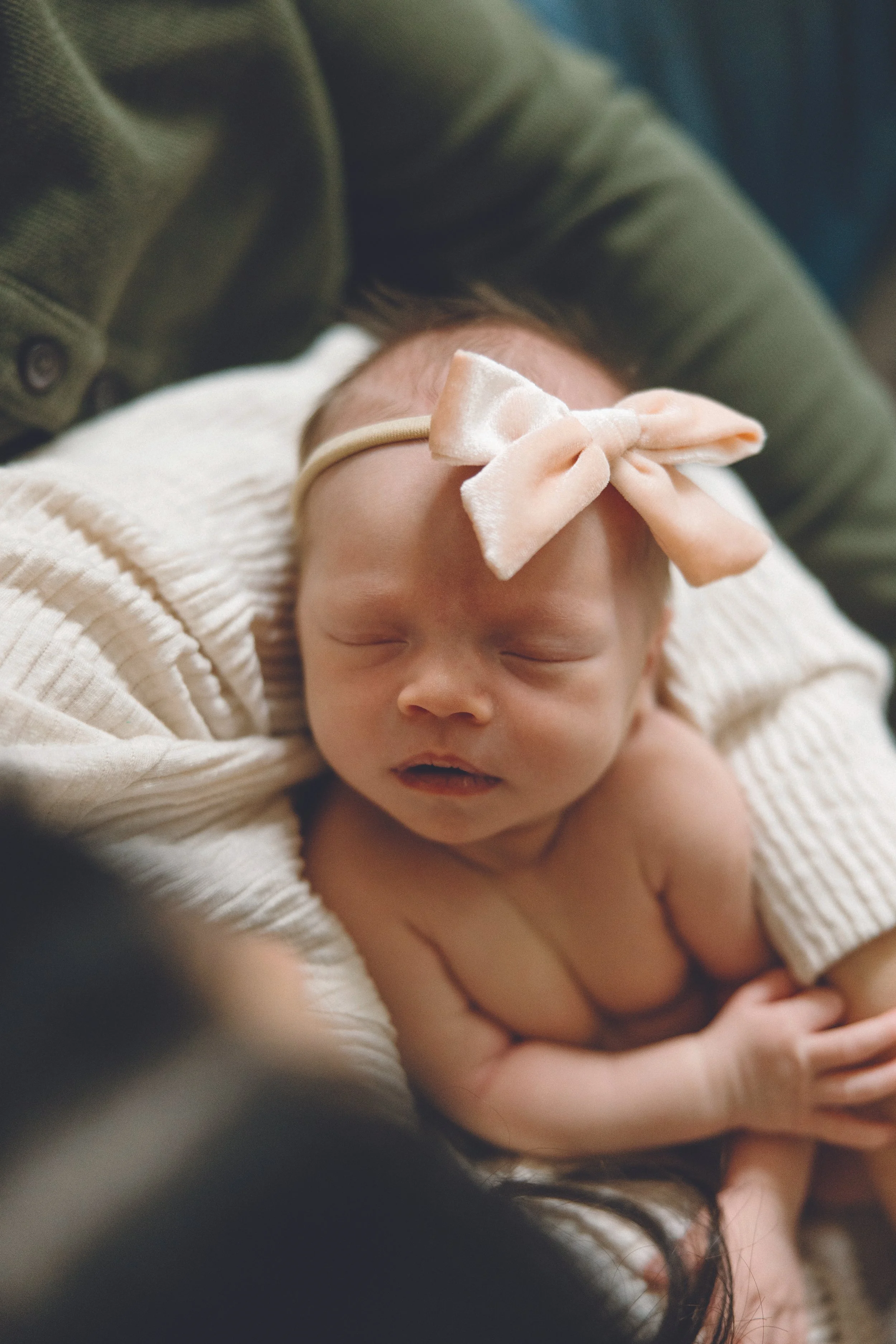 Jeff+Nicole_Hazel_Newborn24-281-Final0-2.jpg