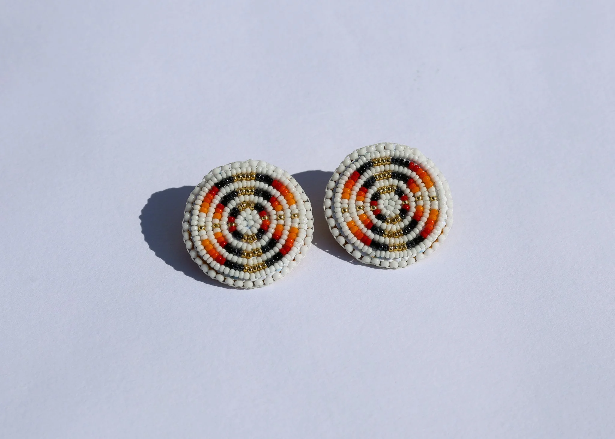 aala xayxayx (Fire Earrings - White)