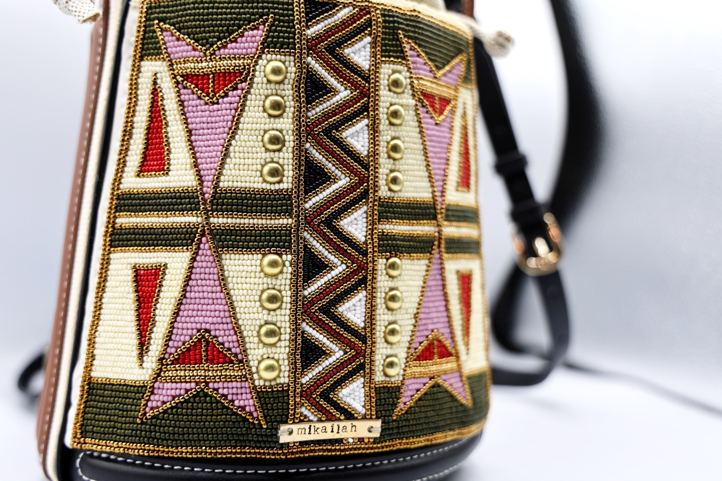 qe'mes kicuuyitetpes_The Gatherer's Handbag (4).jpg