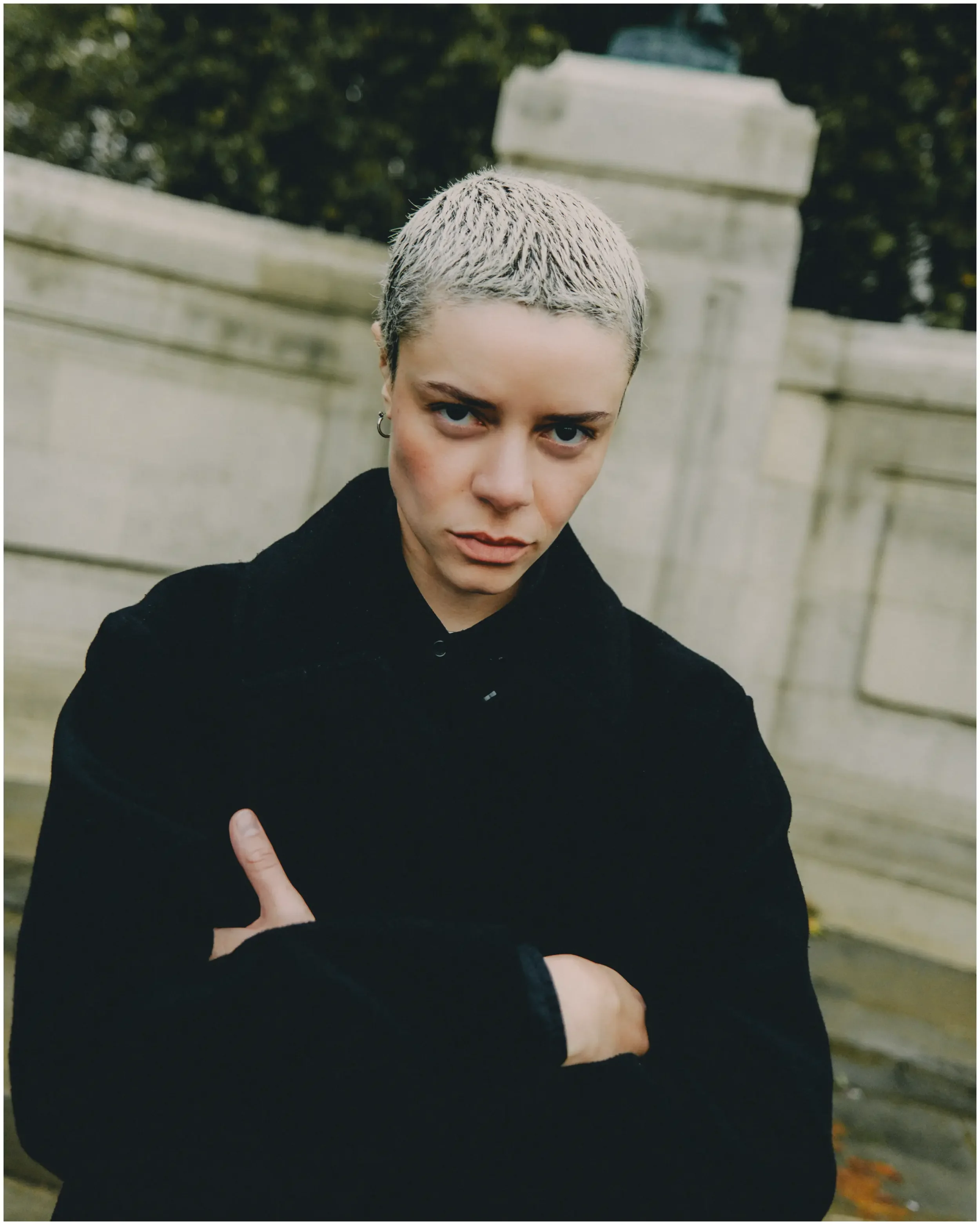 Quiet luxury editorial aesthetic featuring a model outdoors. High fashion photography by SVS® Sibeli Velázquez. Photographer based in Mexico City, CDMX.