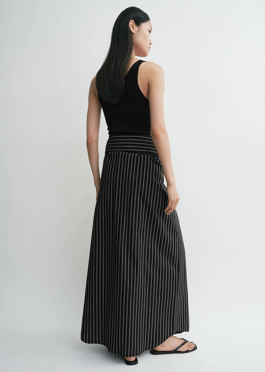 TOTEME_ECOM_PF25_SS_GARDEROB__252-WRT0504-YA0187_COMPACT_KNIT_TANK_BLACK_C-1.png
