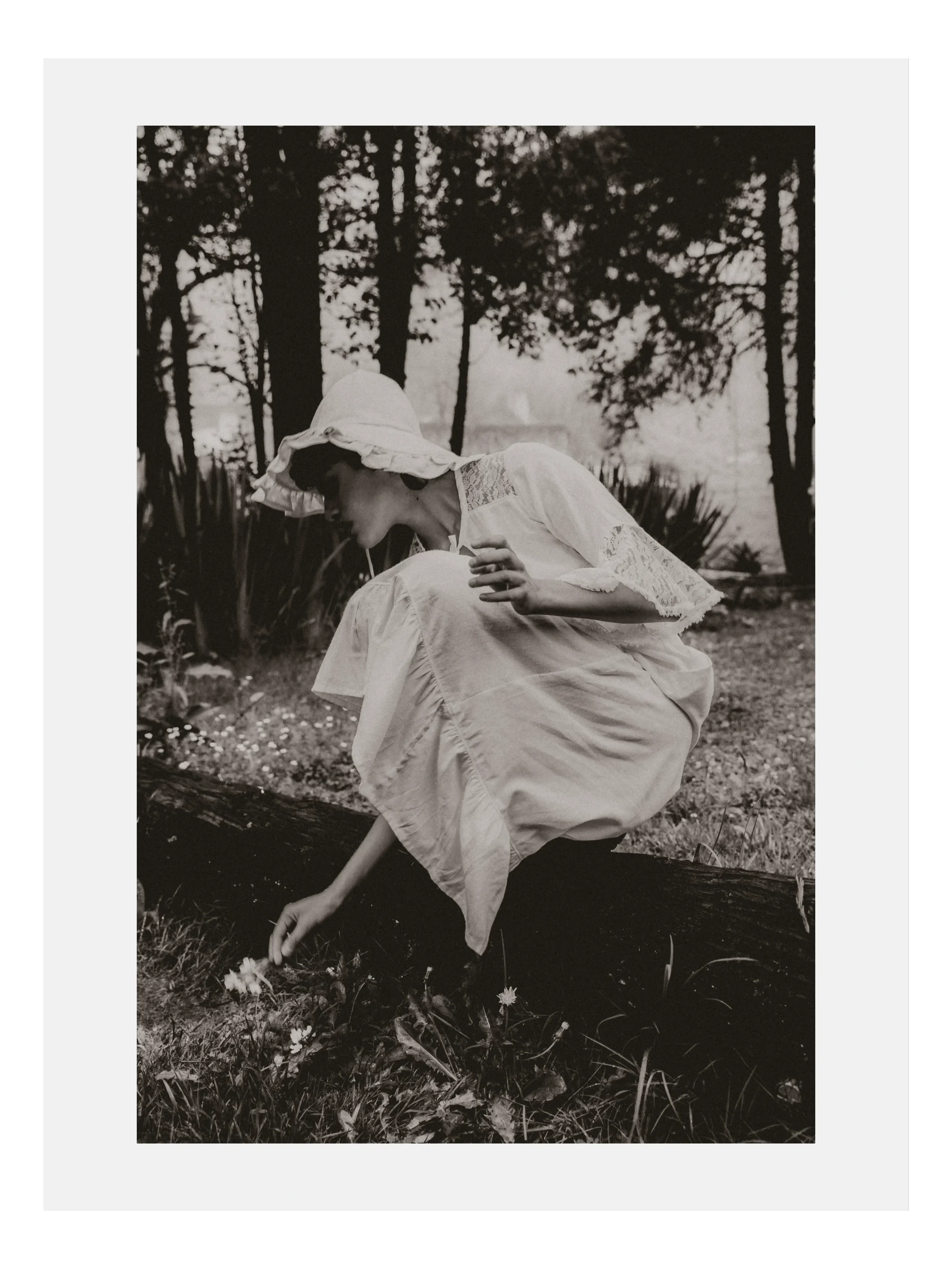 Quiet luxury editorial aesthetic featuring a model outdoors. High fashion photography by SVS® Sibeli Velázquez. Photographer based in Mexico City, CDMX.