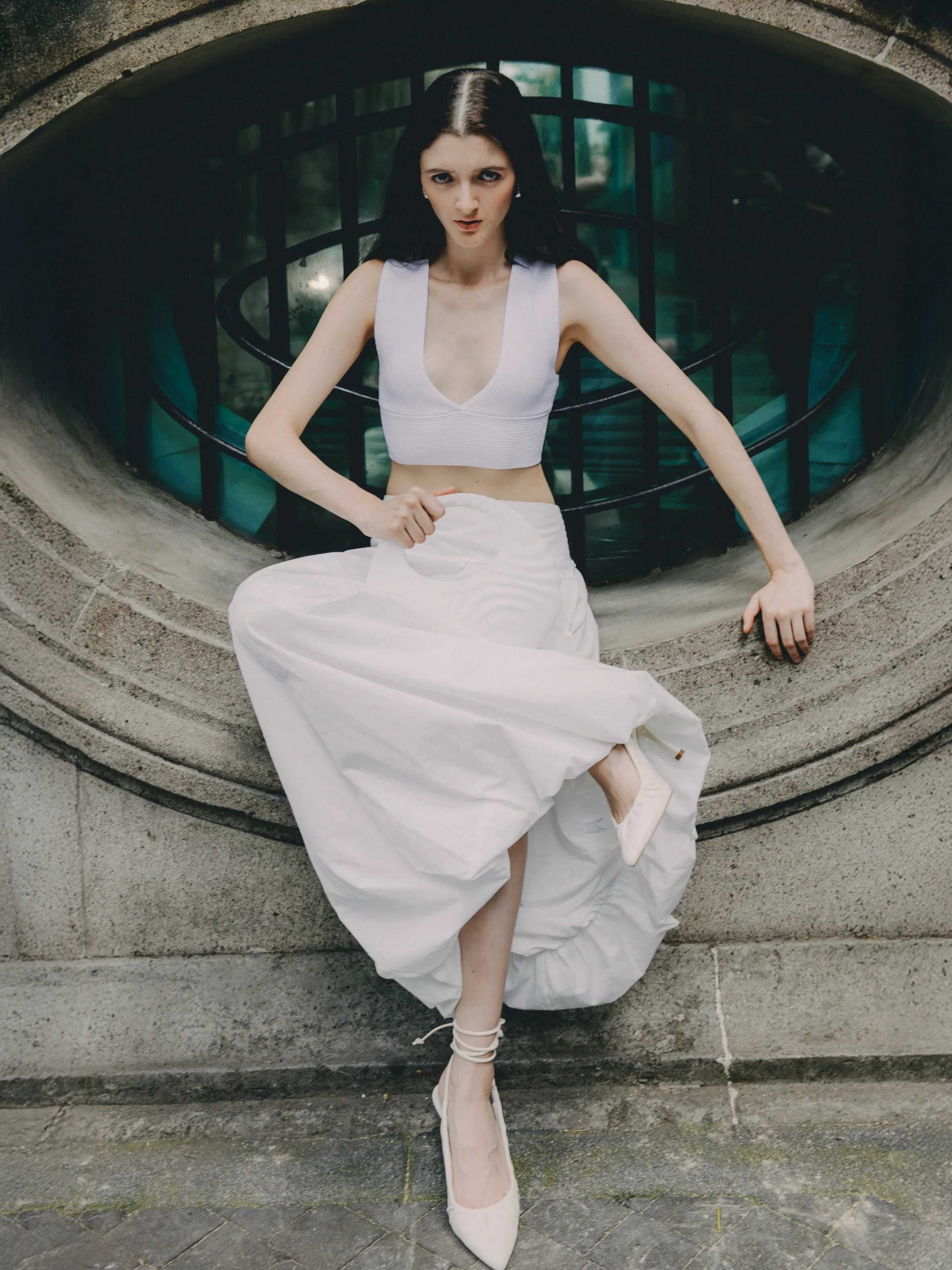 Quiet luxury editorial aesthetic featuring a model outdoors. High fashion photography by SVS® Sibeli Velázquez. Photographer based in Mexico City, CDMX.