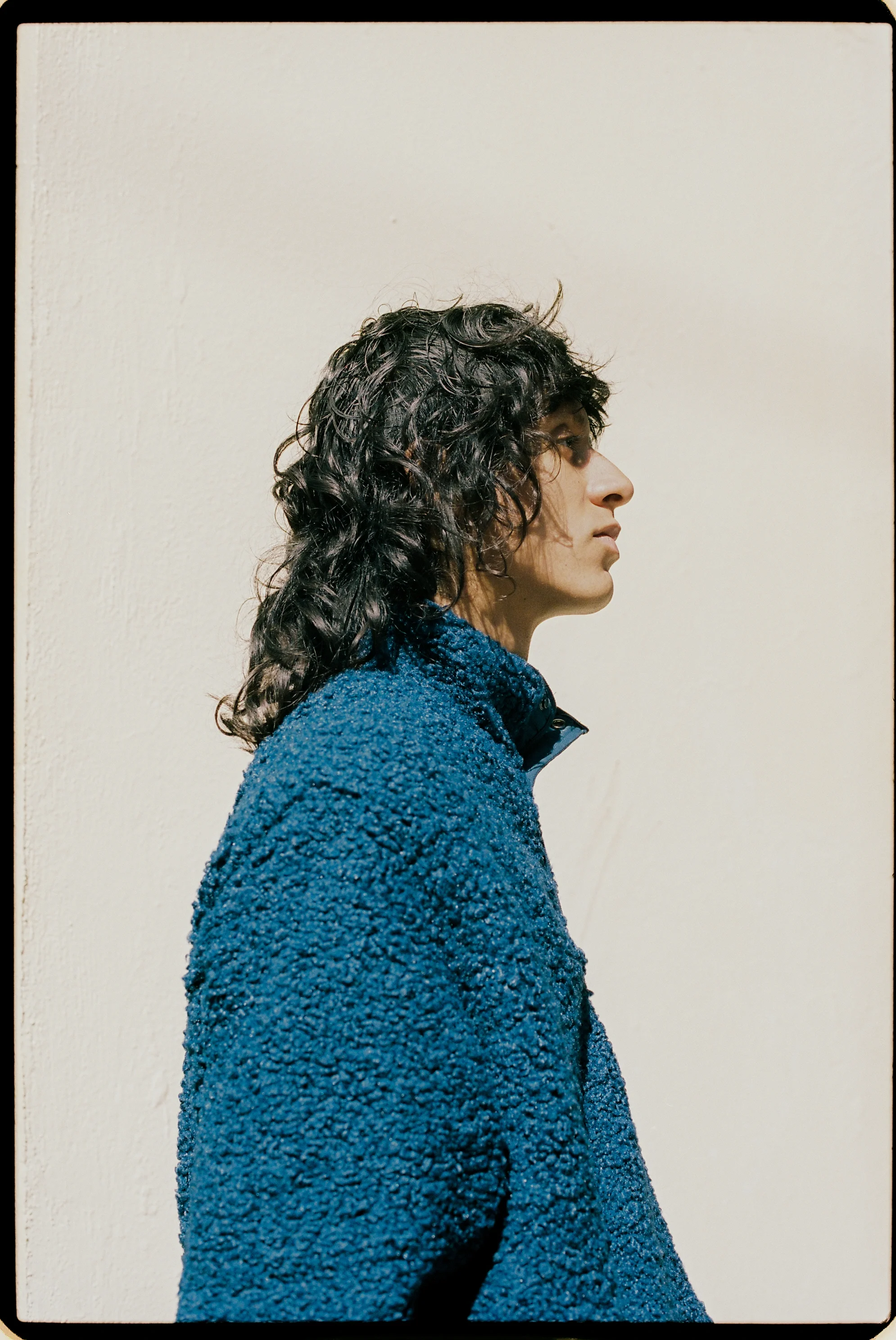 Quiet luxury editorial aesthetic featuring a model outdoors. High fashion photography by SVS® Sibeli Velázquez. Photographer based in Mexico City, CDMX.