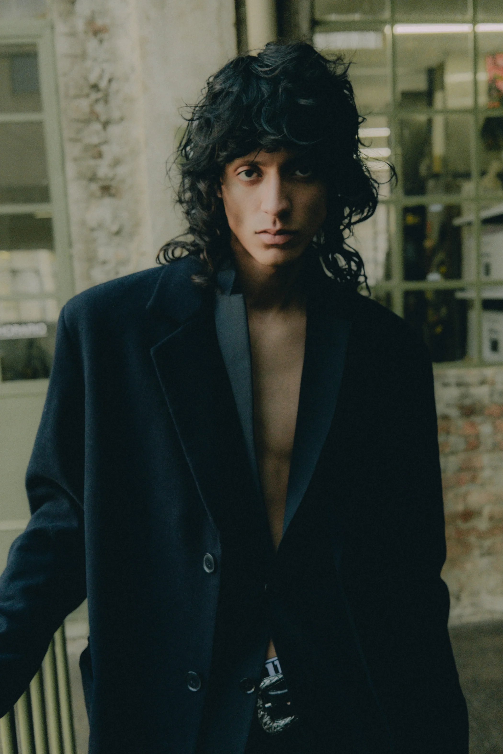 Quiet luxury editorial aesthetic featuring a model outdoors. High fashion photography by SVS® Sibeli Velázquez. Photographer based in Mexico City, CDMX.