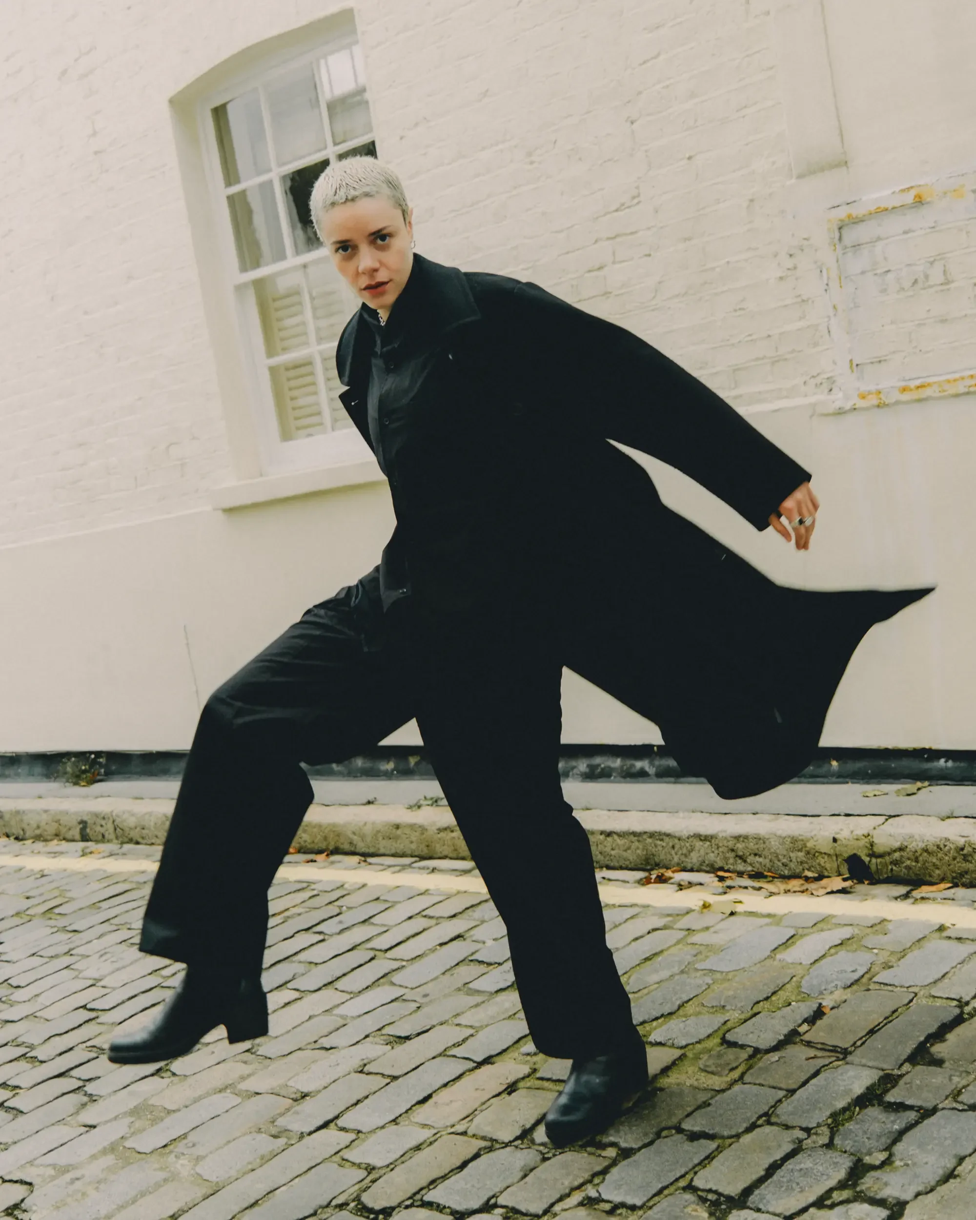 Quiet luxury editorial aesthetic featuring a model outdoors. High fashion photography by SVS® Sibeli Velázquez. Photographer based in Mexico City, CDMX.