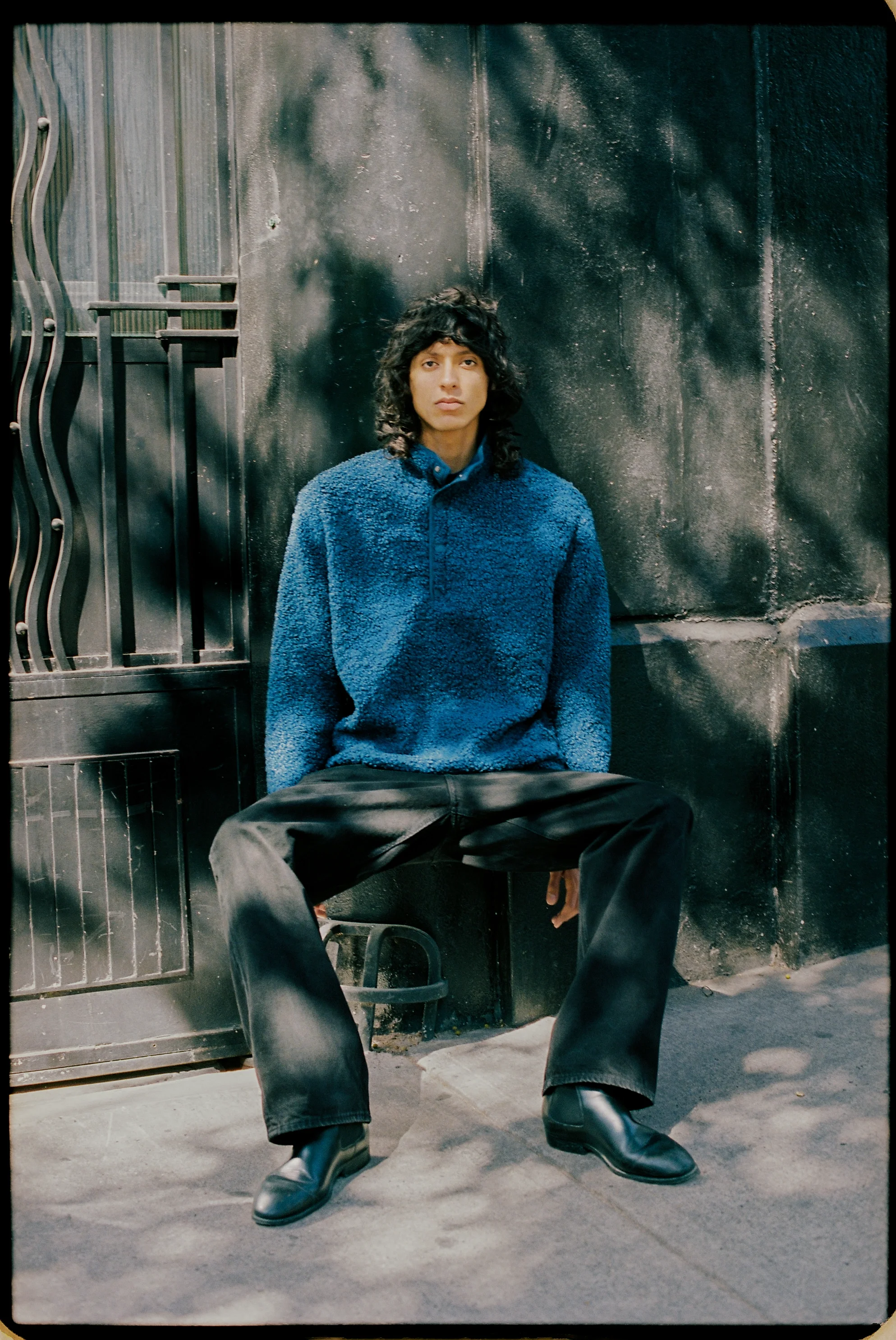 Quiet luxury editorial aesthetic featuring a model outdoors. High fashion photography by SVS® Sibeli Velázquez. Photographer based in Mexico City, CDMX.