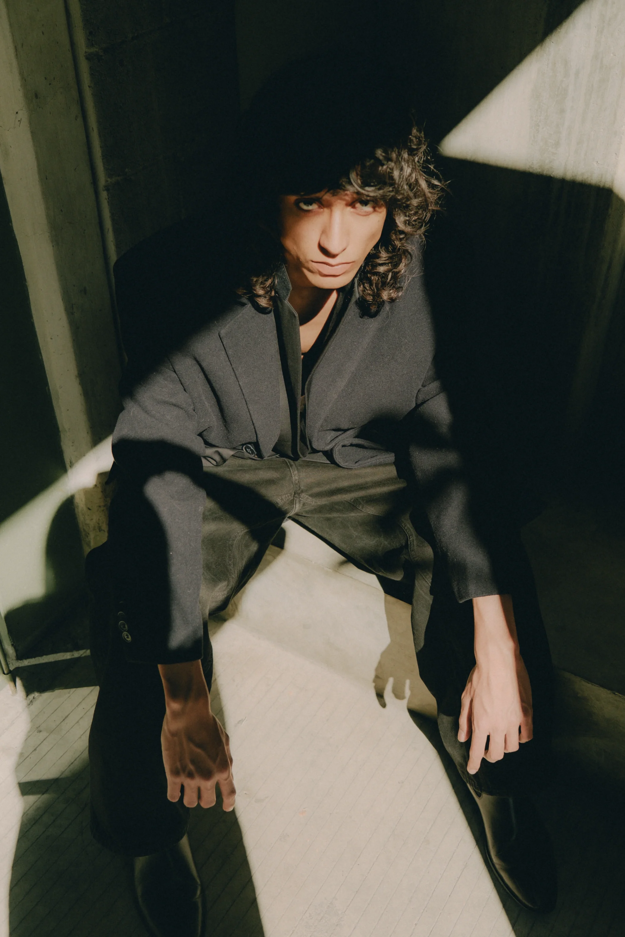 Quiet luxury editorial aesthetic featuring a model outdoors. High fashion photography by SVS® Sibeli Velázquez. Photographer based in Mexico City, CDMX.