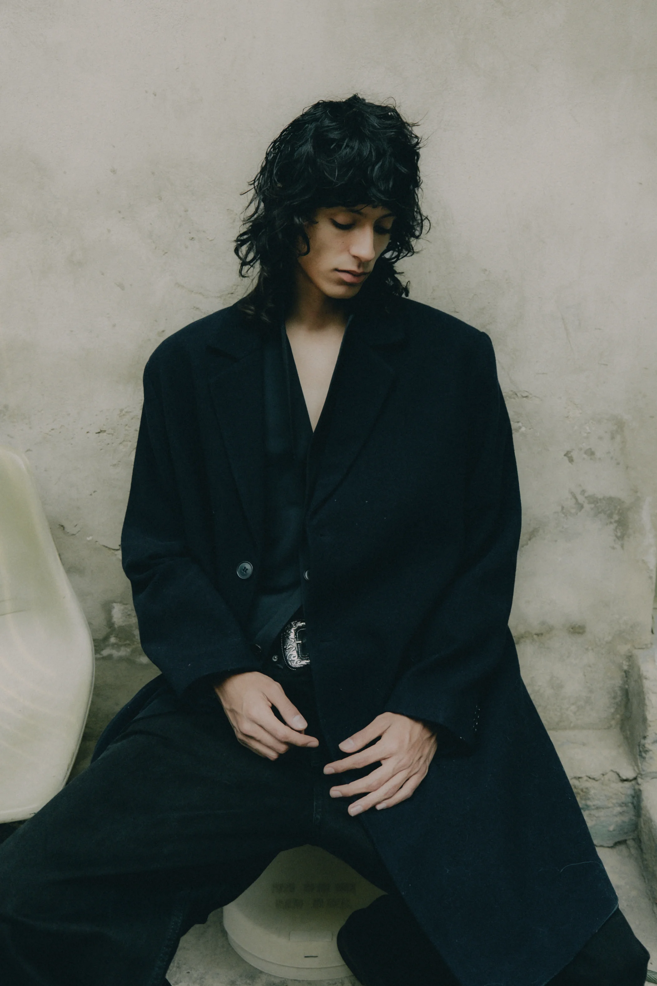 Quiet luxury editorial aesthetic featuring a model outdoors. High fashion photography by SVS® Sibeli Velázquez. Photographer based in Mexico City, CDMX.