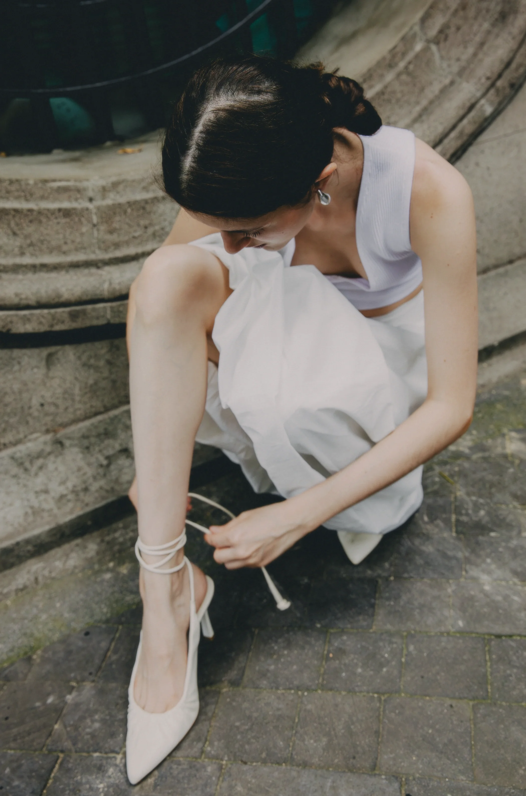 Quiet luxury editorial aesthetic featuring a model outdoors. High fashion photography by SVS® Sibeli Velázquez. Photographer based in Mexico City, CDMX.
