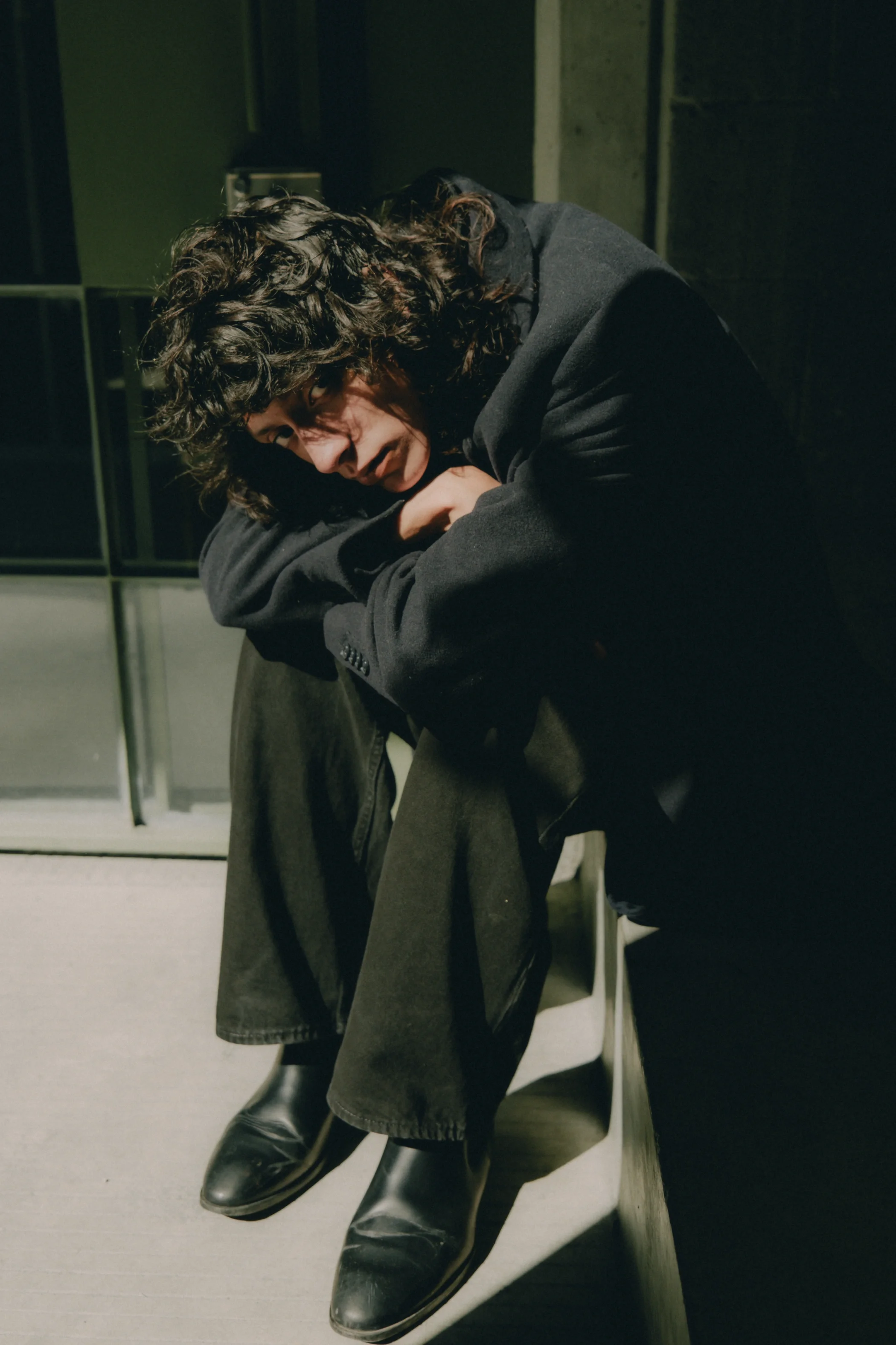 Quiet luxury editorial aesthetic featuring a model outdoors. High fashion photography by SVS® Sibeli Velázquez. Photographer based in Mexico City, CDMX.