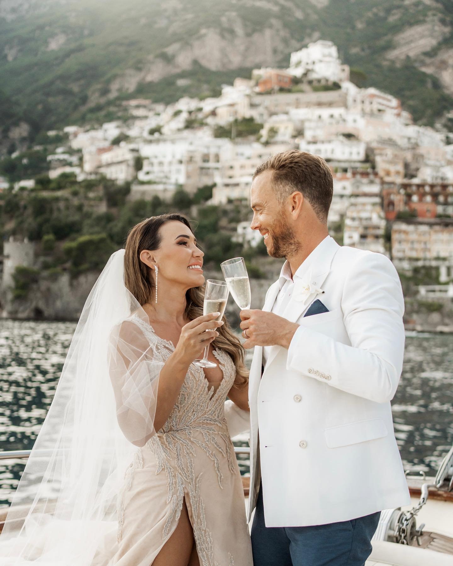 This week I will be heading to Amalfi coast and was thinking about last time I was there last season with this amazing couple. Follow my adventures to discover beautiful spots and yummy Italian food 😋 🍝 🍋 
Makeup @alessandromancinostudios 
Venue @