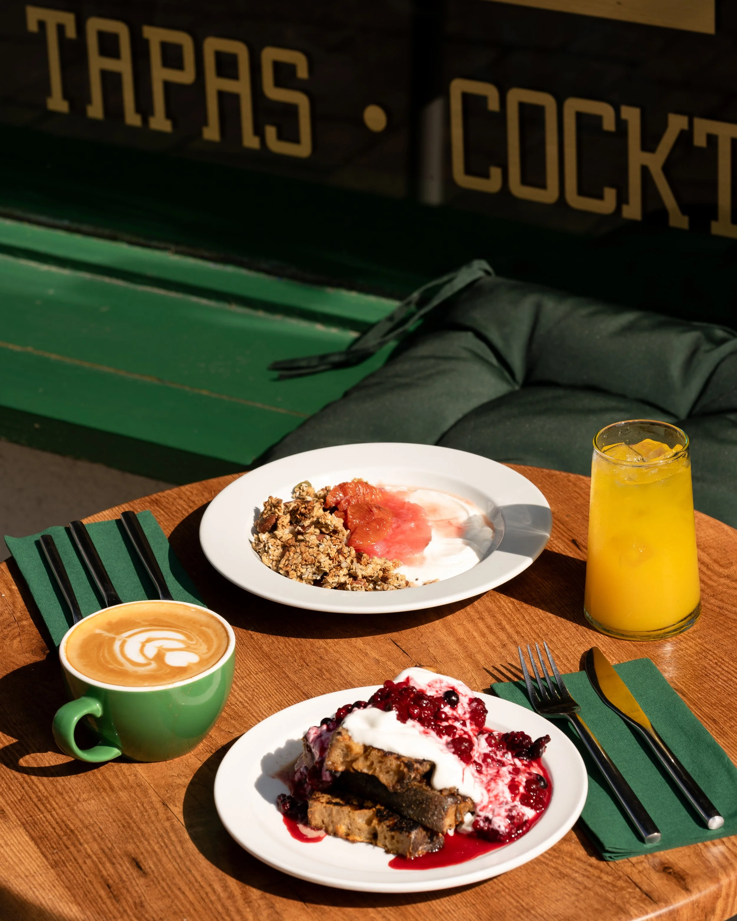 Granola, Yogurt & Fruit Compot, Coffee