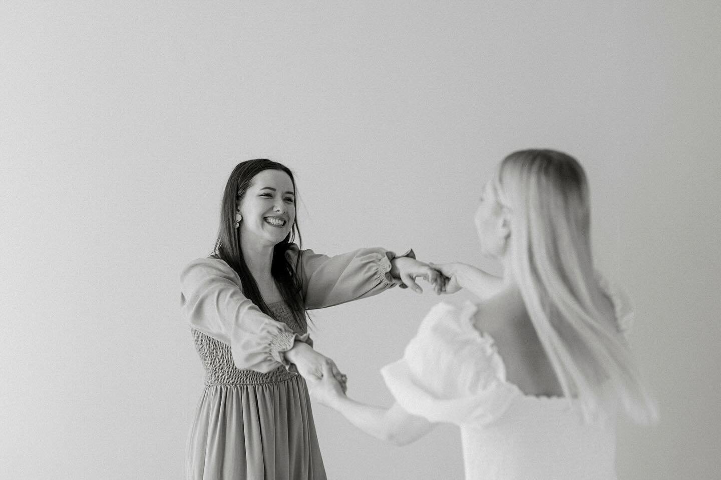 ✨ Viel&auml; ehdit mukaan ensi lauantain inspiroivaan gl&ouml;gi-iltaan Helsingiss&auml;! ✨

Tule nauttimaan l&auml;mminhenkisest&auml; illasta, jossa yhdistyv&auml;t verkostoituminen, yritt&auml;jyys ja ripaus pikkujoulutunnelmaa!🎄 

📅 Lauantai 23