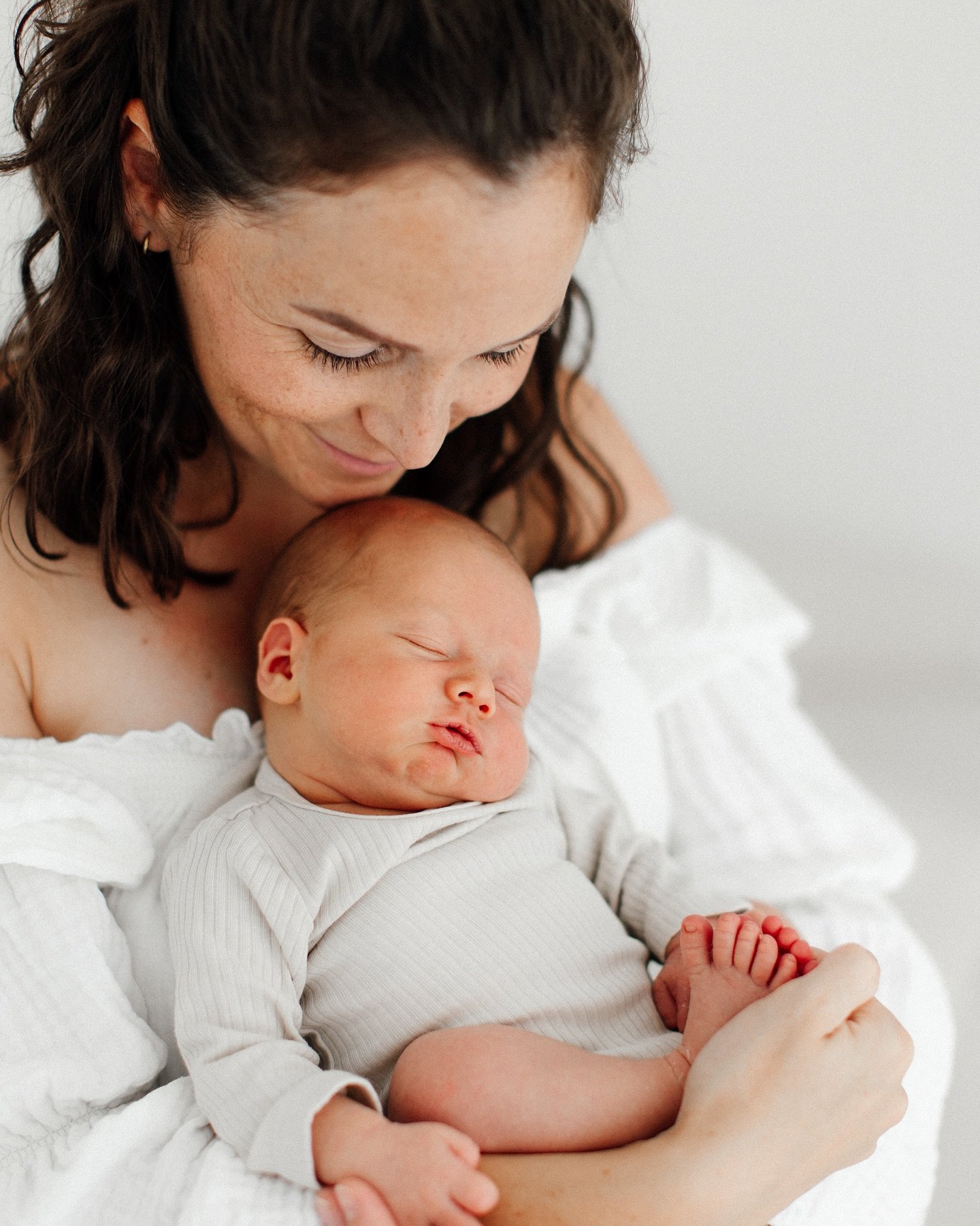 Habt einen sch&ouml;nen Start in die Woche 🫶🏻

Carolin Malburg Fotografie | Tageslichtstudio in Hermeskeil | zeitlos &amp; modern | jetzt Shooting anfragen: hallo@carolinmalburg.de 🤍

#neugeborenenfotografie #tageslichtstudio #hallobaby #newbornsh