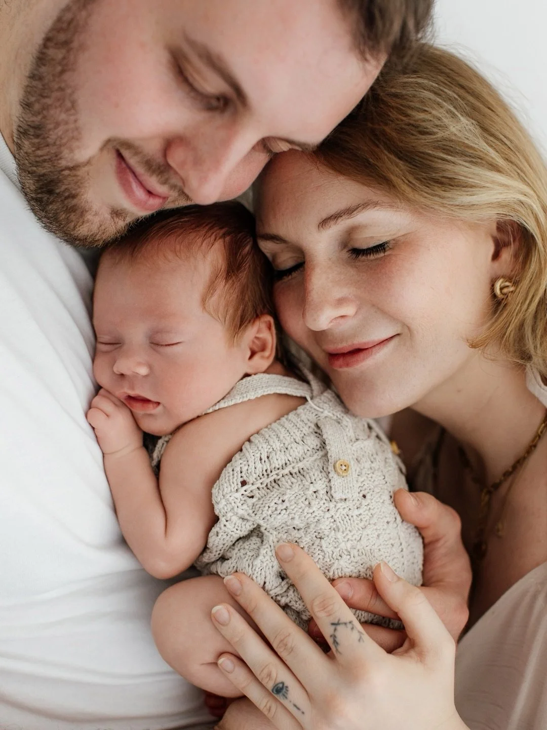 🥹✨🫶🏻 ich liebe diese Bilder. 

Das Kleid von der Mama &amp; auch der Strick Einteiler von dem Kleinen sind aus meinem Kundenkleiderschrank. Die Nutzung ist bei allen Shootings kostenfrei. 🫶🏻

Das Kleid ist &uuml;brigens von handgefertigt von @gl