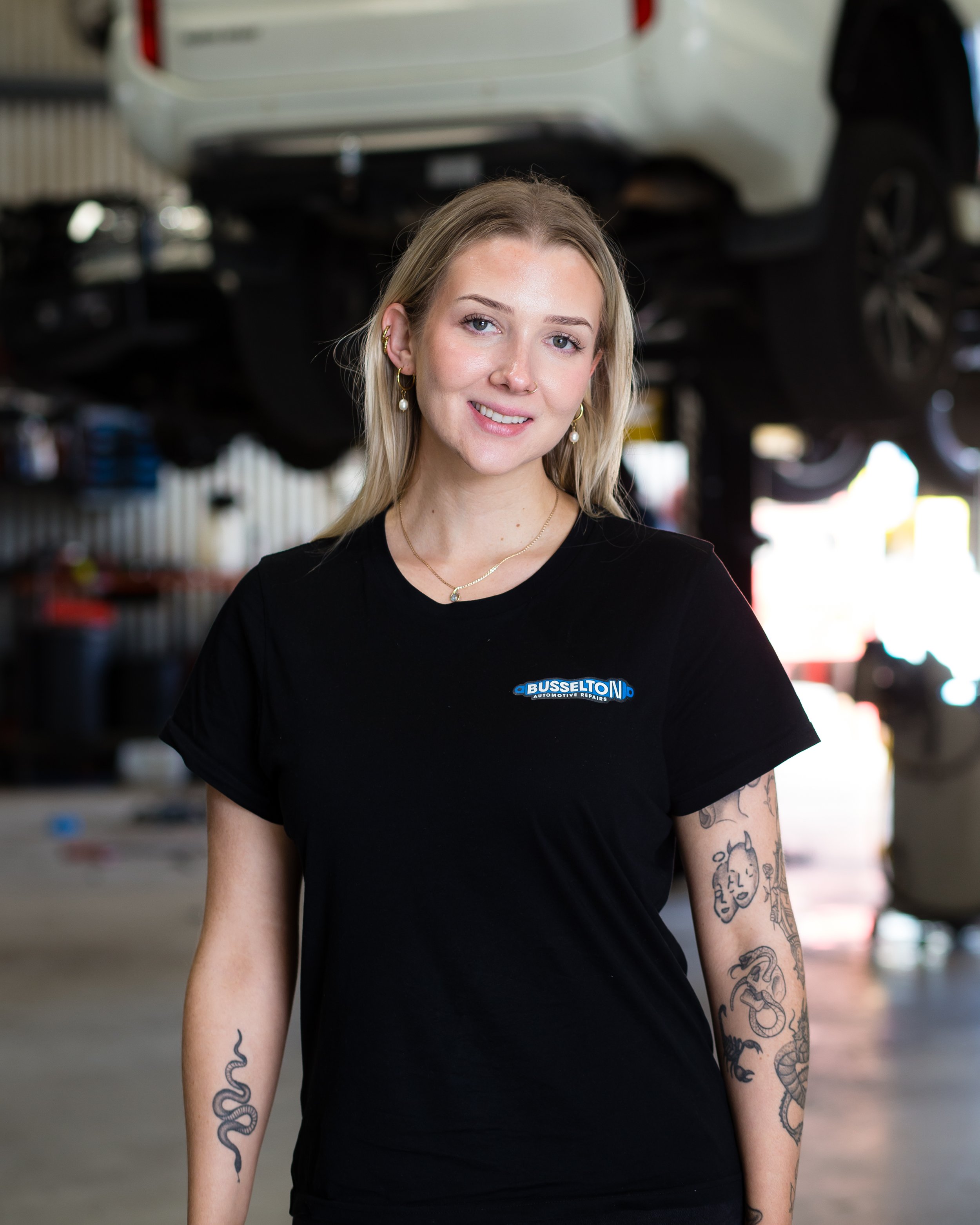 Charlize, Service Advisor