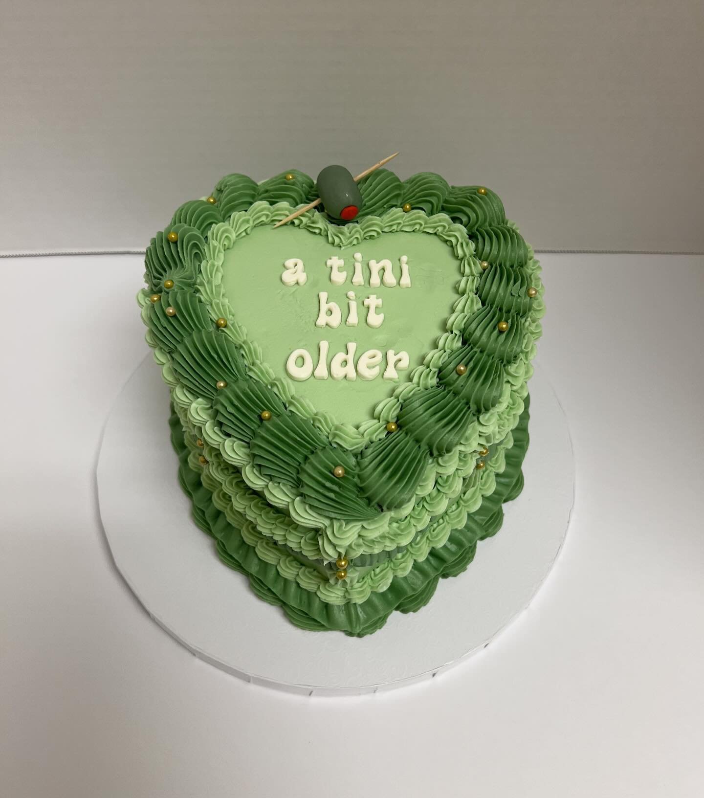 Just &ldquo;A tini bit older&rdquo; 🍸
.
.
.
#orlandobaker #orlandocakes