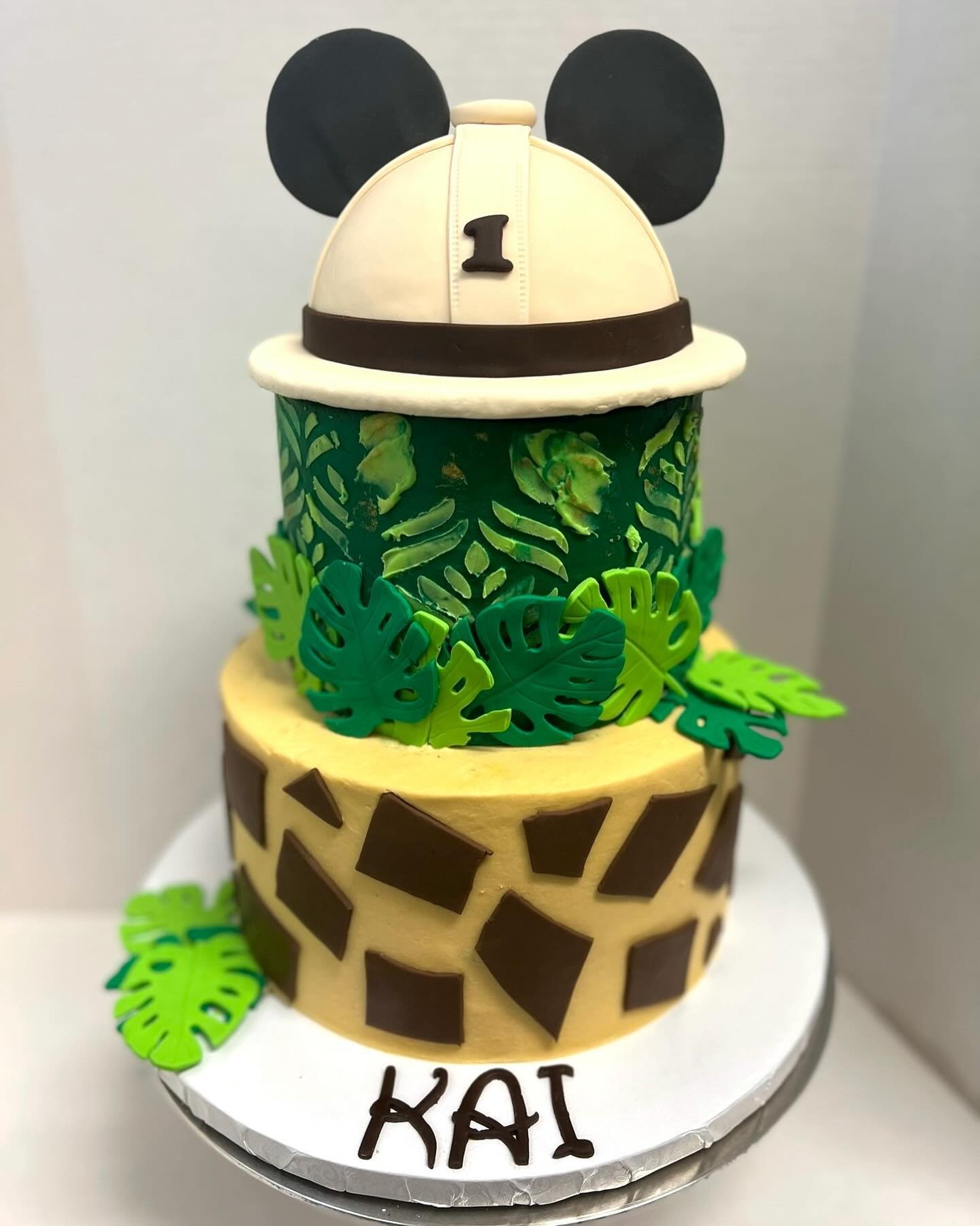 A cake fit for a little explorer 🦒 
.
.
.
#orlandobaker #orlandocakes
