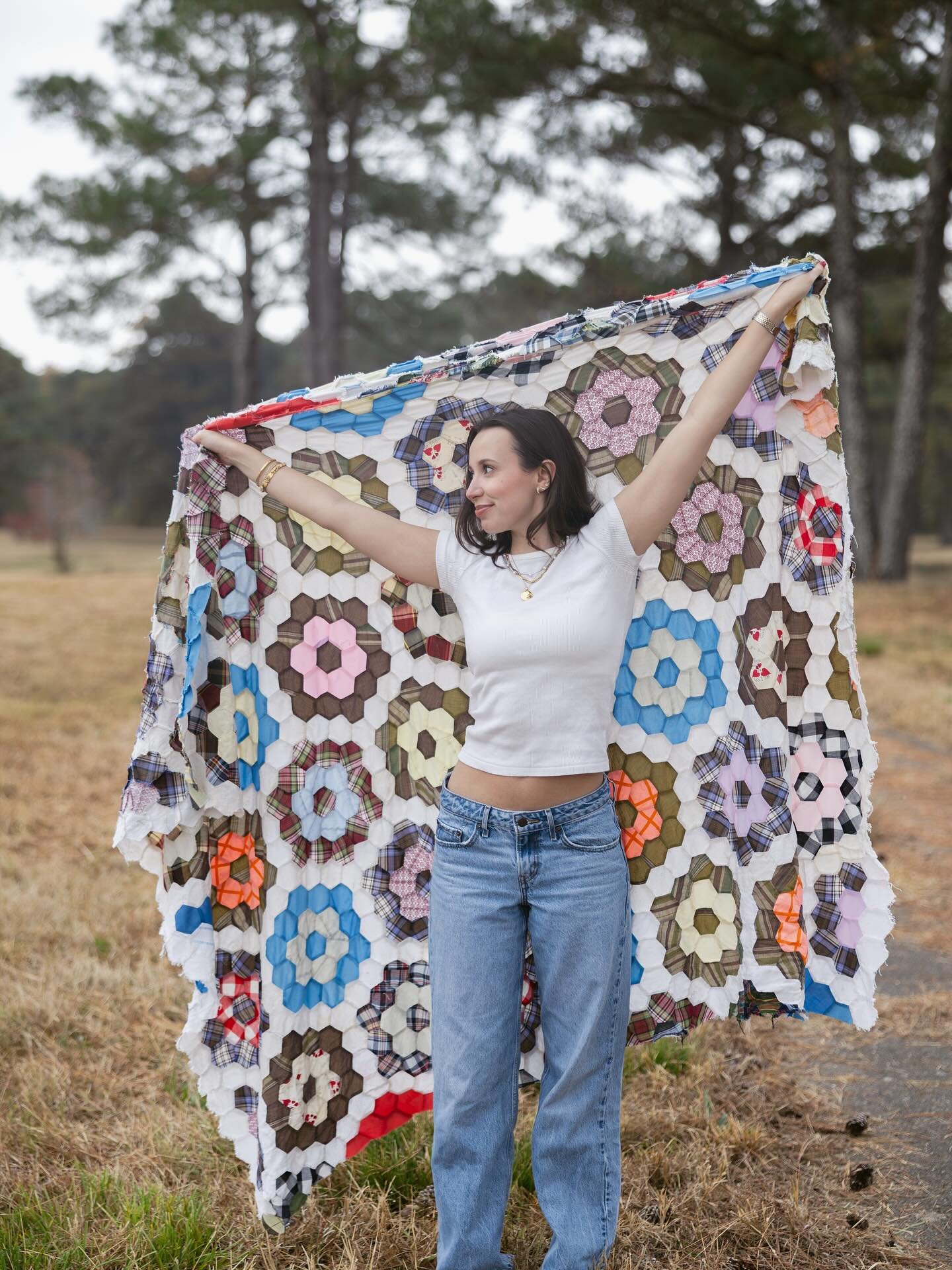 Finding unfinished quilts like this one is always so exciting! Cant wait to see what it will become! 

#fiberartist #sewing #repurosedfabric #quilt