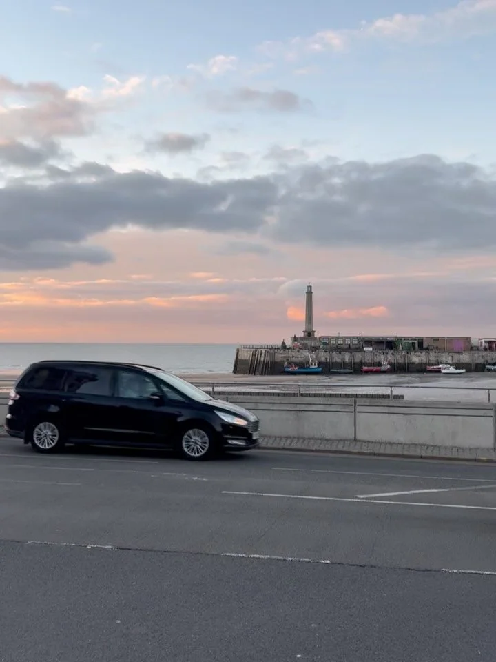 November dump. 🎹🎶🎄🌅

1. Sunset just now
2. Selfie directly after being told to cheer up on the high street 
3 recording with @kkailou.world at @institute.studios 
4. Film Night performance with @socialsingingchoir
5. @institute.collective rehears