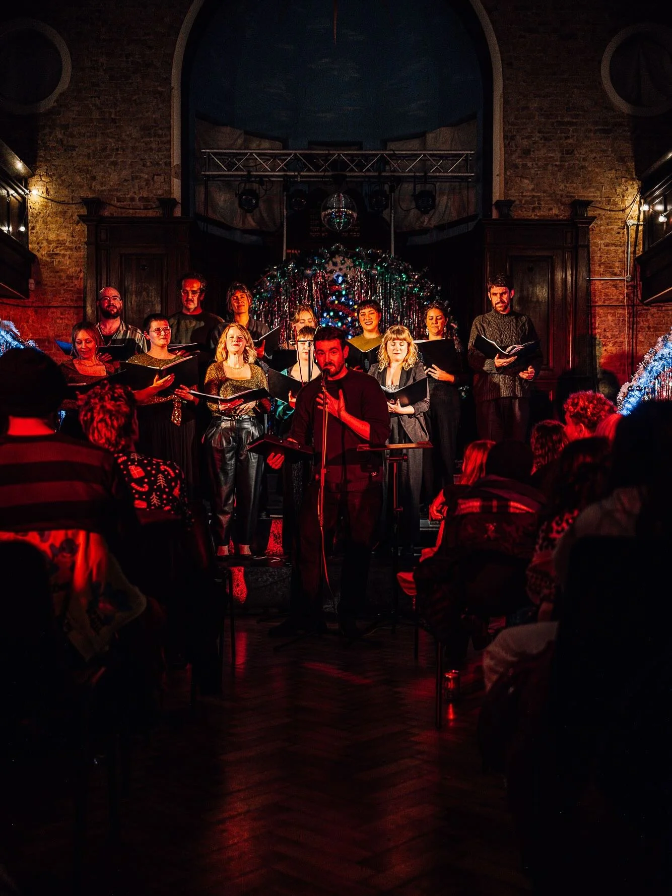 The busiest choir-iest month. 

1. Cliftonville Carols with @institute.collective &amp; @socialsingingchoir for @mama_to_mama_uk We raised over &pound;2000 on the night 🎶🎄
2. Film 📸 from recording my live album at @bigjellystudios 
3. A collaborat