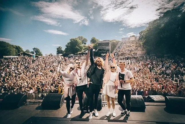 2016 dump! 

1. Festival in Norway 🇳🇴 singing some songs i&rsquo;d written with @sonnyalven. Beautiful day. One to remember. 
2. I signed my first publishing deal. Thanks to a lot of hard work by @david_ryan_jordan @itsbrammer and @robertoneri47 
3