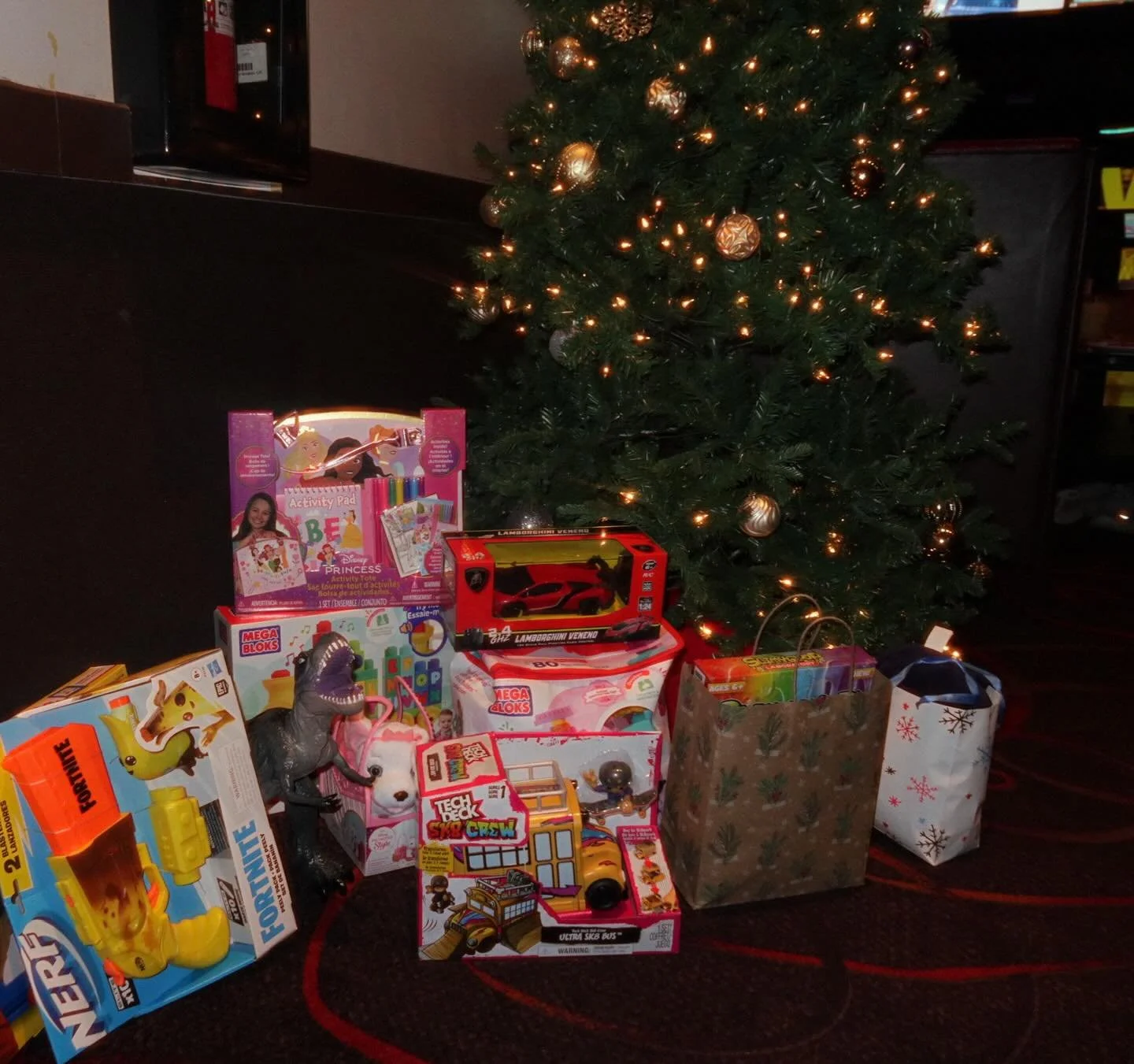 Thank you to everyone who came to our holiday party and brought toys for @toysfortotsofficial Each one helped a kid feel special and that is what matters. 🚂🪀🧸 💕 
.
.
Stay tuned to see all the fun we had at our holiday party next week. 😉
.
.
#red