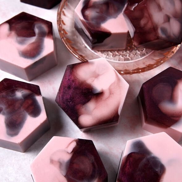 BerrySwirlSoapKit_Main.jpg