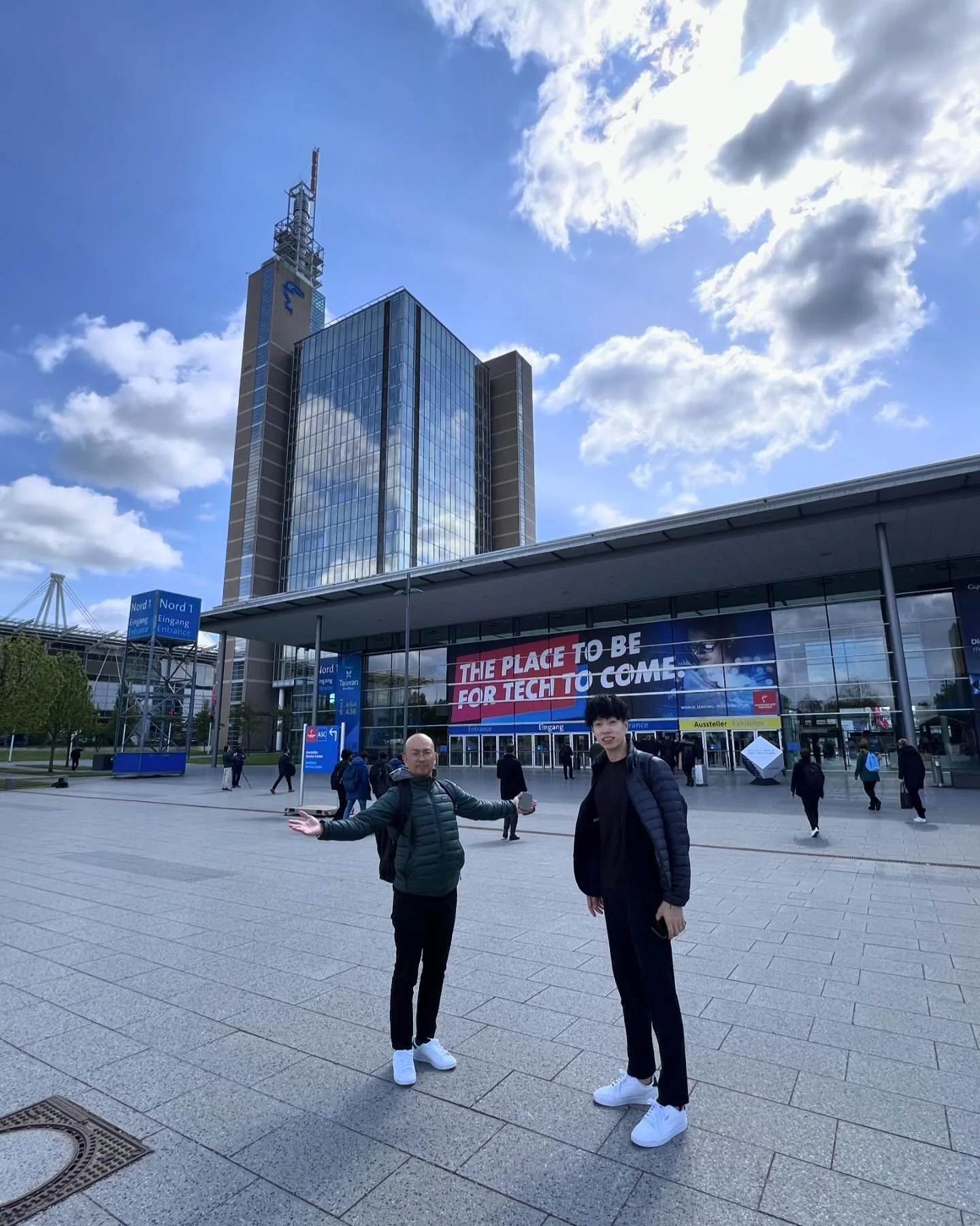 Hannover Messe 2024, with 4000 exibitors and 150,000 visitors. Translated  for a company from Osaka headed by @rikitoshimizu . For 4 days we walked a lot, saw a lot, ate great, and most of all I had a great time with these guys.❤️

ハノーファーメッセ。出展社4千、訪問