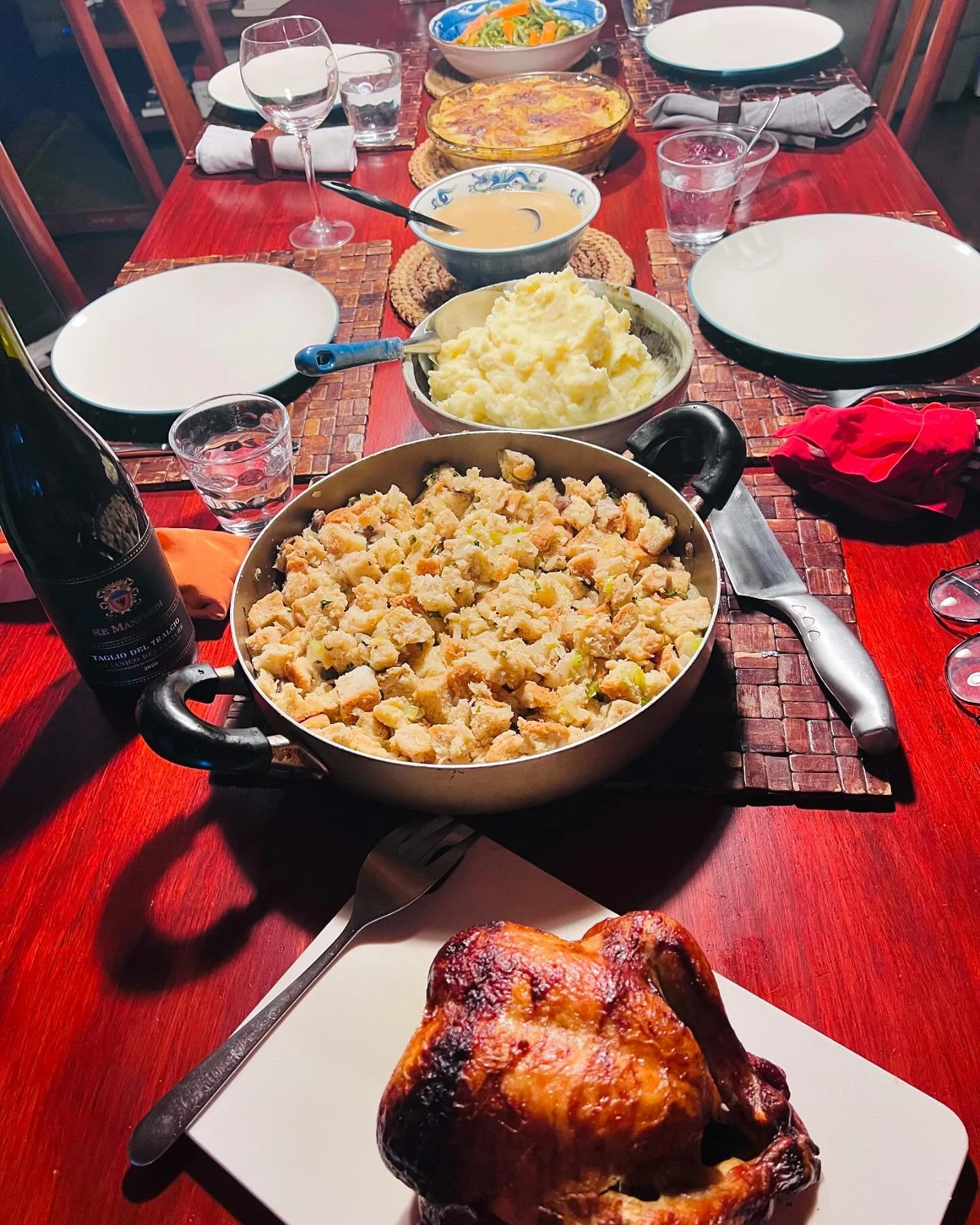 Happy Thanksgiving from Japan (where there is no Thanksgiving😅 but I still love doing Thanksgiving and since my boss is American 😁)
It&lsquo;s chicken and not turkey, but the fixins are all there - mashed potatoes, green beans, sweet potatoe casser