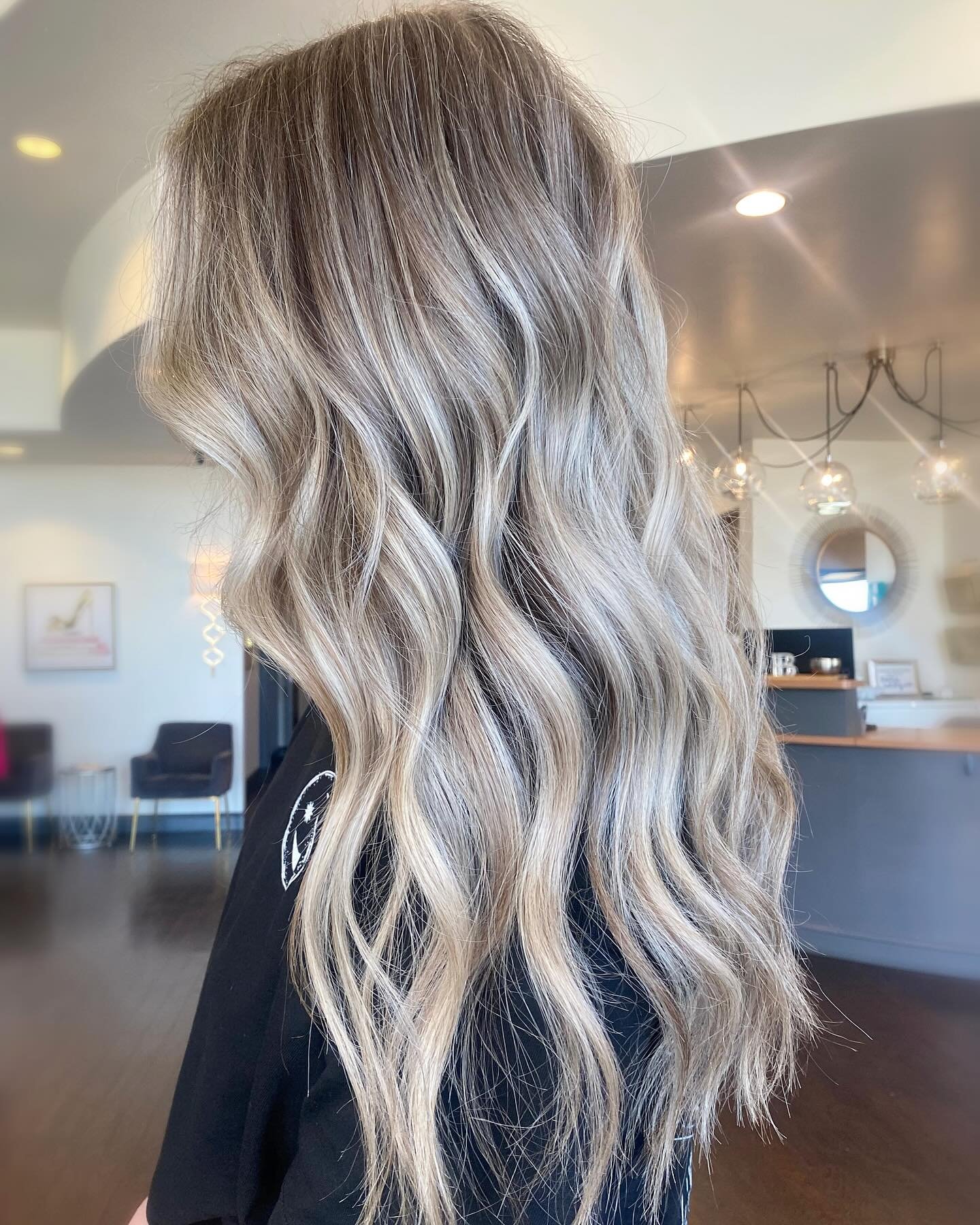 BEAUTIFUL BLEND 😍
by @hairbyhannahhaaser

[Nashville Salon, Lebanon Salon, Hairstylist, Color Specialist, Hair Inspiration, Mount Juliet Salon, Bronde Hair, Blonde Hair, Full Highlights, Color Melt, Hair Inspiration]