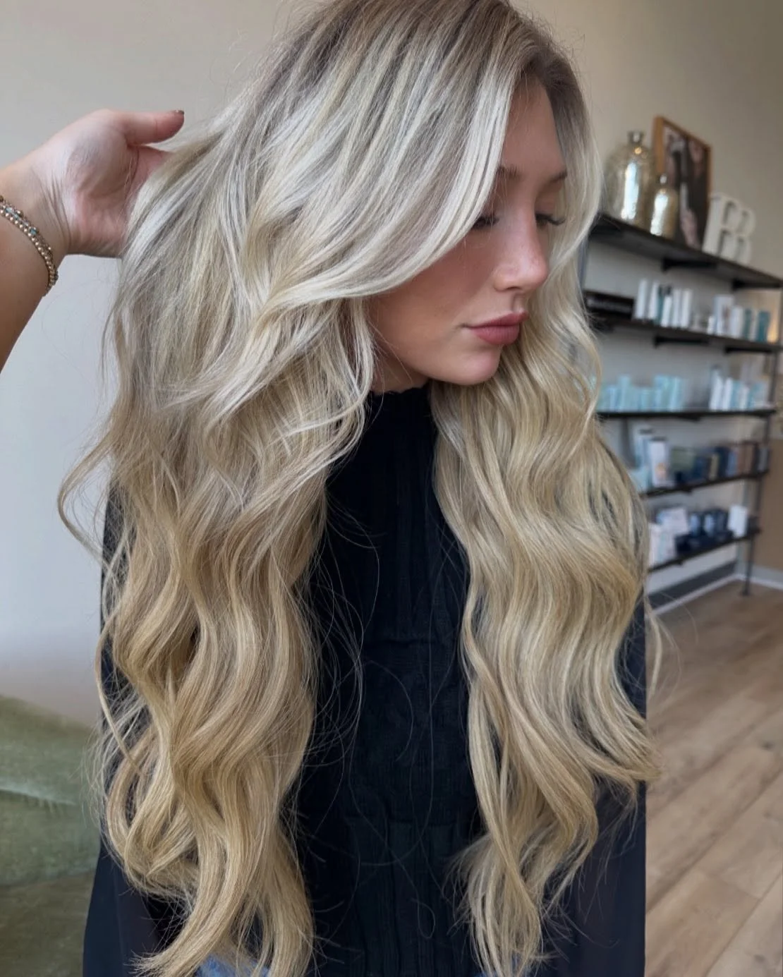 SEAMLESS ⚡️🪄
&mdash;&mdash;
@kovihair 24&rdquo; WEFT EXTENSIONS 
by @macydixonhair